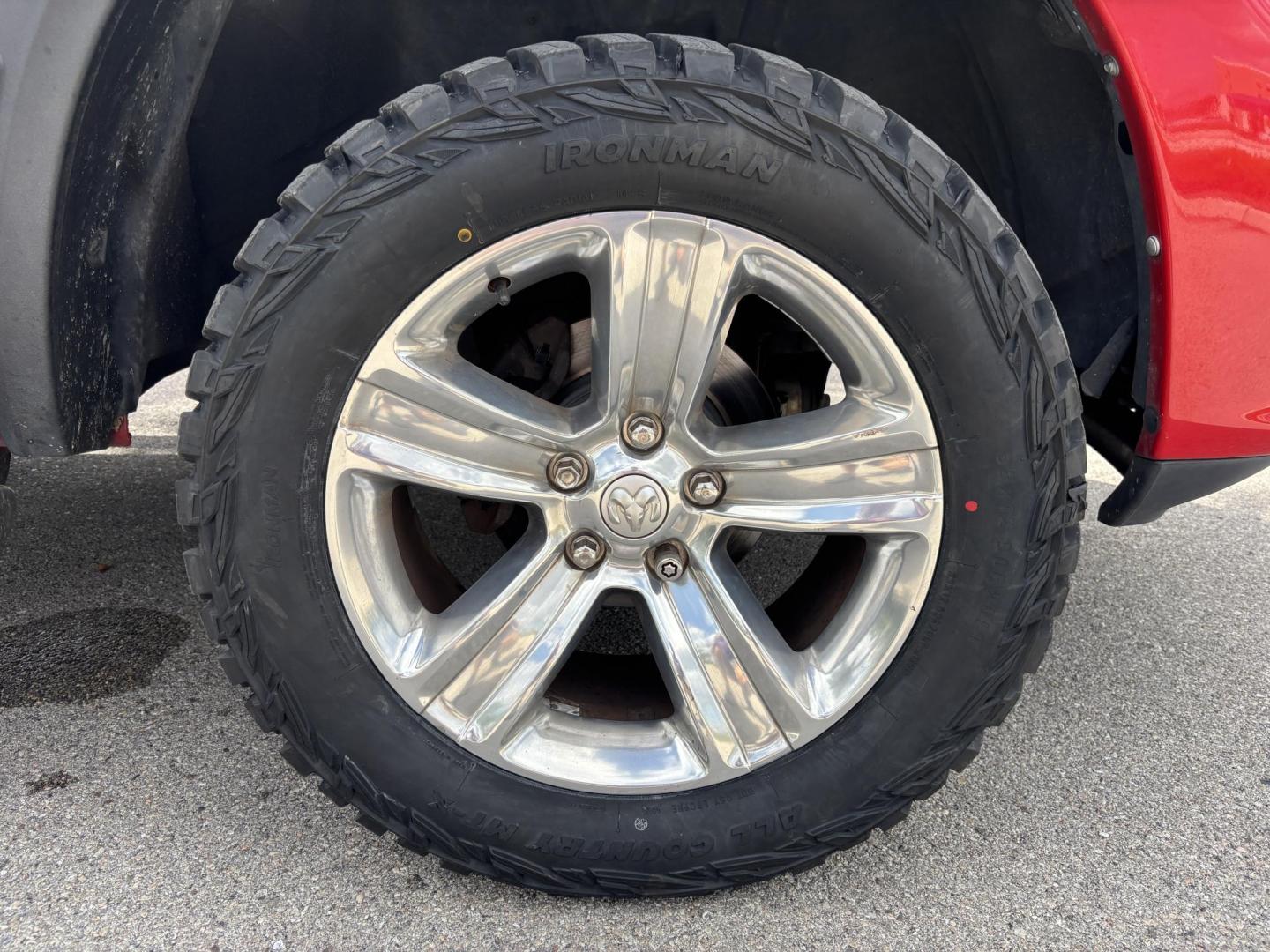2018 RED /BLACK RAM 1500 SPORT (1C6RR7MT6JS) with an 5.7L engine, Automatic transmission, located at 11170 Summerlin Square Dr., Fort Myers Beach, FL, 33931, (239) 999-7777, 26.493546, -81.941628 - We have financing available and we accept trades! Fill out a credit application on our website or come by today! If you have any questions, give us a call at (239) 999 - 7777 or visit our website at firstautocredit.com. 11170 Summerlin Square Dr, Fort Myers Beach, FL 33931 Carfax 1 Owner N - Photo#44