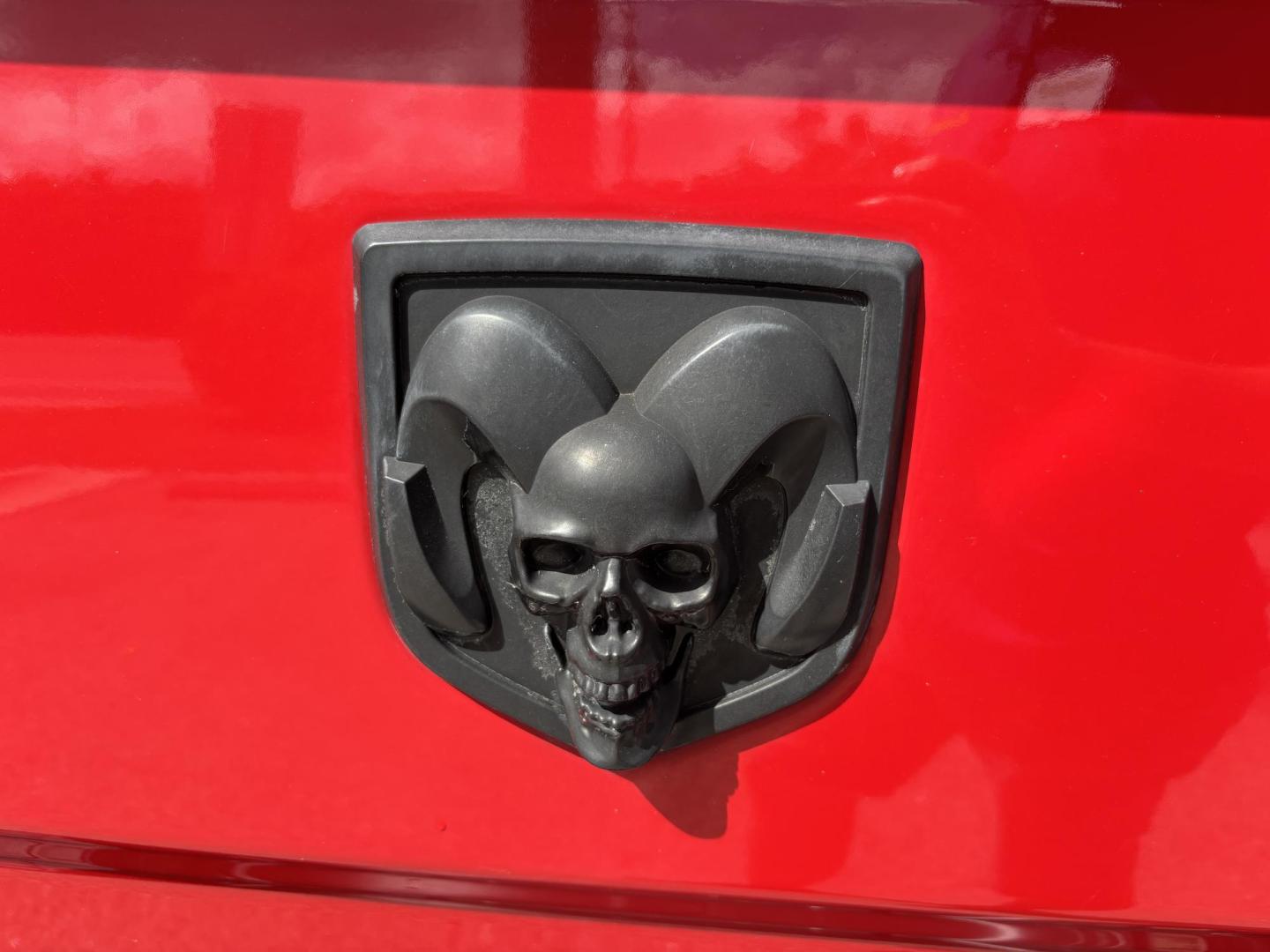 2018 RED /BLACK RAM 1500 SPORT (1C6RR7MT6JS) with an 5.7L engine, Automatic transmission, located at 11170 Summerlin Square Dr., Fort Myers Beach, FL, 33931, (239) 999-7777, 26.493546, -81.941628 - We have financing available and we accept trades! Fill out a credit application on our website or come by today! If you have any questions, give us a call at (239) 999 - 7777 or visit our website at firstautocredit.com. 11170 Summerlin Square Dr, Fort Myers Beach, FL 33931 Carfax 1 Owner N - Photo#48