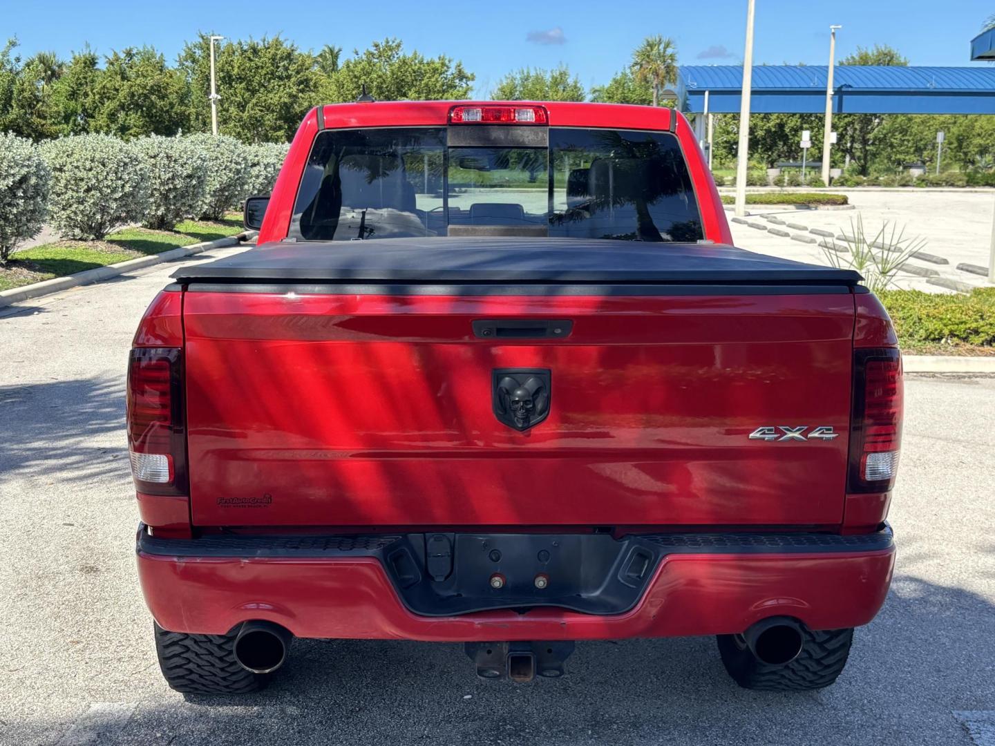 2018 RED /BLACK RAM 1500 SPORT (1C6RR7MT6JS) with an 5.7L engine, Automatic transmission, located at 11170 Summerlin Square Dr., Fort Myers Beach, FL, 33931, (239) 999-7777, 26.493546, -81.941628 - We have financing available and we accept trades! Fill out a credit application on our website or come by today! If you have any questions, give us a call at (239) 999 - 7777 or visit our website at firstautocredit.com. 11170 Summerlin Square Dr, Fort Myers Beach, FL 33931 Carfax 1 Owner N - Photo#12