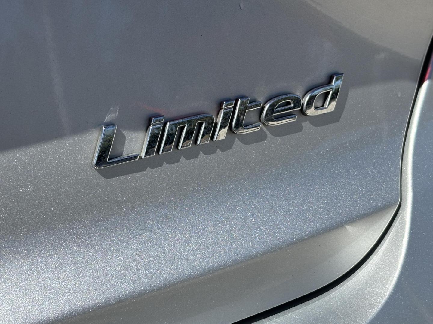 2016 SILVER HYUNDAI SONATA SPORT (5NPE34AF8GH) with an 2.4L engine, Automatic transmission, located at 11170 Summerlin Square Dr., Fort Myers Beach, FL, 33931, (239) 999-7777, 26.493546, -81.941628 - Photo#41