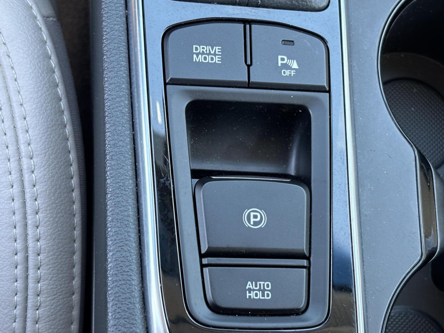 2016 SILVER HYUNDAI SONATA SPORT (5NPE34AF8GH) with an 2.4L engine, Automatic transmission, located at 11170 Summerlin Square Dr., Fort Myers Beach, FL, 33931, (239) 999-7777, 26.493546, -81.941628 - Photo#28