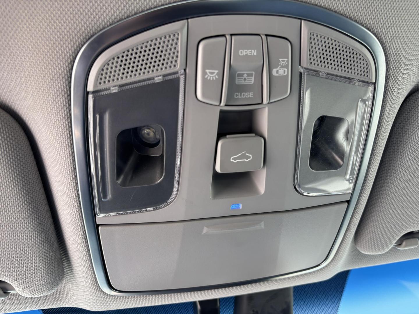 2016 SILVER HYUNDAI SONATA SPORT (5NPE34AF8GH) with an 2.4L engine, Automatic transmission, located at 11170 Summerlin Square Dr., Fort Myers Beach, FL, 33931, (239) 999-7777, 26.493546, -81.941628 - Photo#29