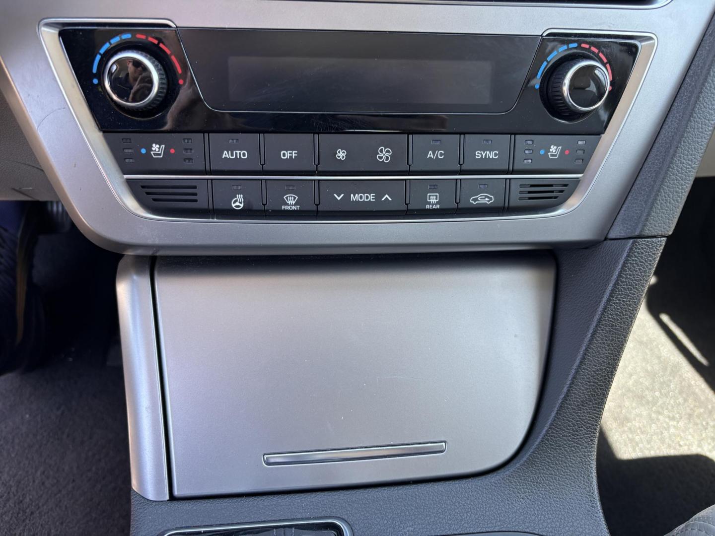 2016 SILVER HYUNDAI SONATA SPORT (5NPE34AF8GH) with an 2.4L engine, Automatic transmission, located at 11170 Summerlin Square Dr., Fort Myers Beach, FL, 33931, (239) 999-7777, 26.493546, -81.941628 - Photo#24