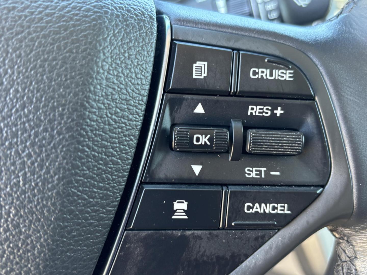 2016 SILVER HYUNDAI SONATA SPORT (5NPE34AF8GH) with an 2.4L engine, Automatic transmission, located at 11170 Summerlin Square Dr., Fort Myers Beach, FL, 33931, (239) 999-7777, 26.493546, -81.941628 - Photo#20