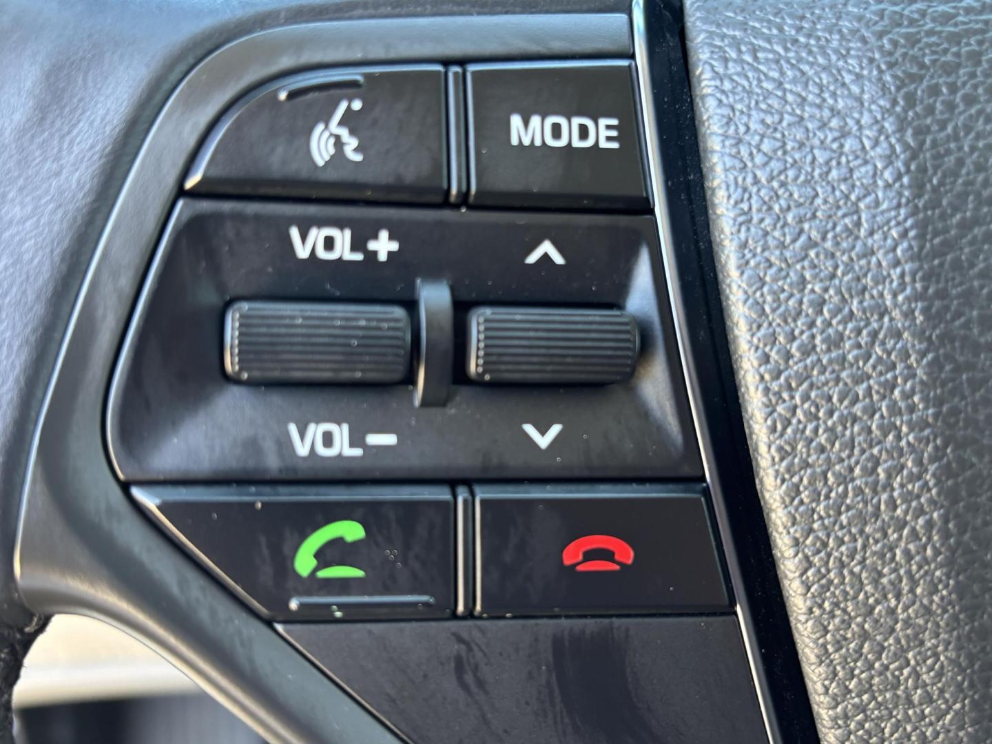 2016 SILVER HYUNDAI SONATA SPORT (5NPE34AF8GH) with an 2.4L engine, Automatic transmission, located at 11170 Summerlin Square Dr., Fort Myers Beach, FL, 33931, (239) 999-7777, 26.493546, -81.941628 - Photo#19