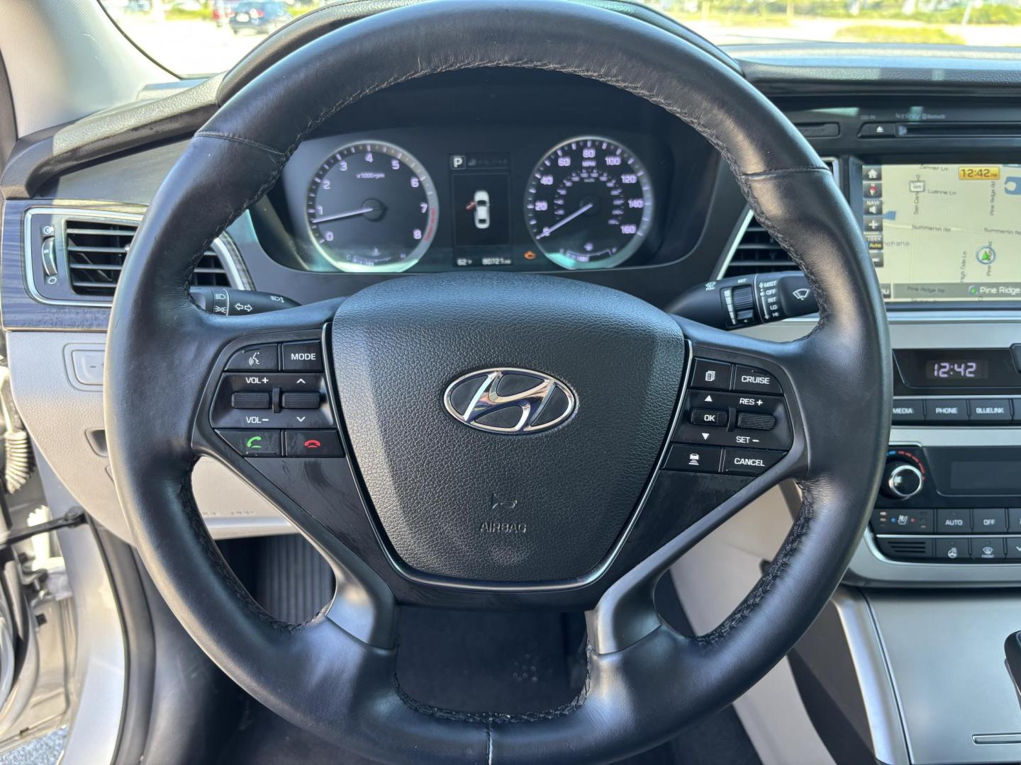 2016 SILVER HYUNDAI SONATA SPORT (5NPE34AF8GH) with an 2.4L engine, Automatic transmission, located at 11170 Summerlin Square Dr., Fort Myers Beach, FL, 33931, (239) 999-7777, 26.493546, -81.941628 - Photo#17