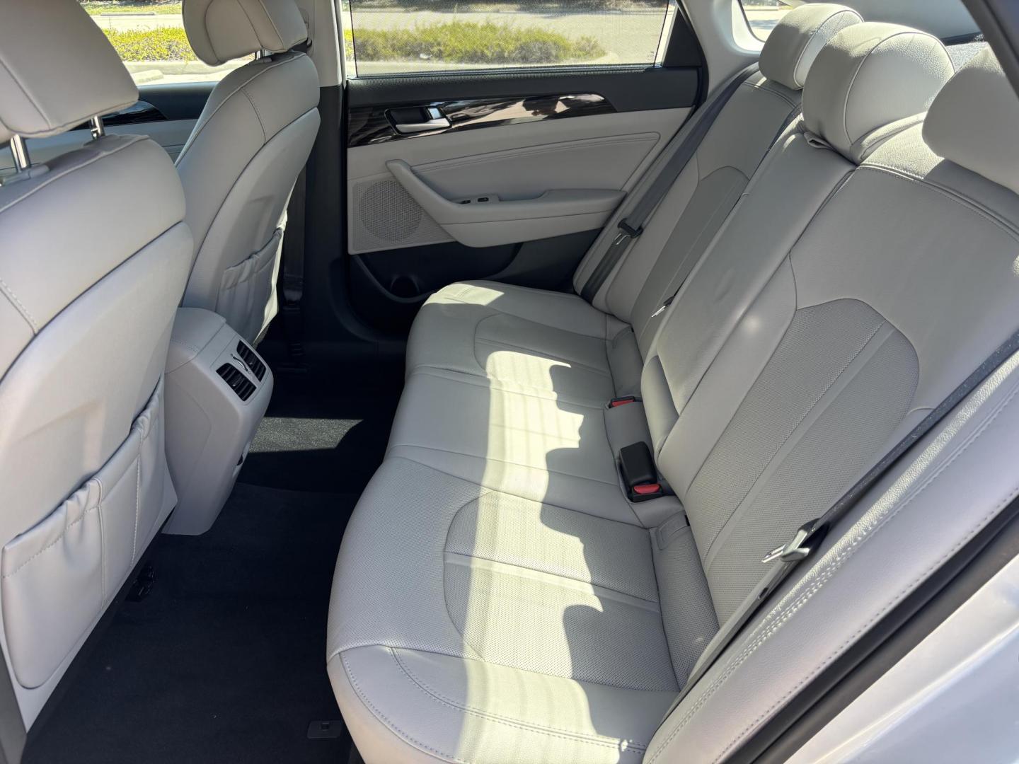 2016 SILVER HYUNDAI SONATA SPORT (5NPE34AF8GH) with an 2.4L engine, Automatic transmission, located at 11170 Summerlin Square Dr., Fort Myers Beach, FL, 33931, (239) 999-7777, 26.493546, -81.941628 - Photo#15