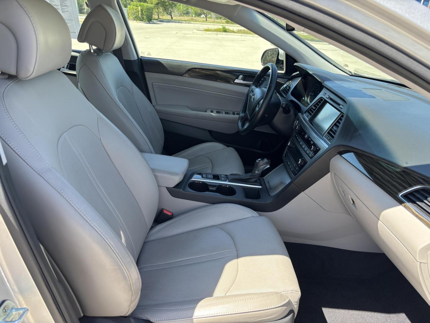 2016 SILVER HYUNDAI SONATA SPORT (5NPE34AF8GH) with an 2.4L engine, Automatic transmission, located at 11170 Summerlin Square Dr., Fort Myers Beach, FL, 33931, (239) 999-7777, 26.493546, -81.941628 - Photo#12