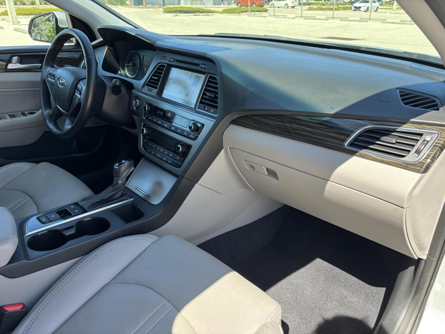 2016 SILVER HYUNDAI SONATA SPORT (5NPE34AF8GH) with an 2.4L engine, Automatic transmission, located at 11170 Summerlin Square Dr., Fort Myers Beach, FL, 33931, (239) 999-7777, 26.493546, -81.941628 - Photo#13