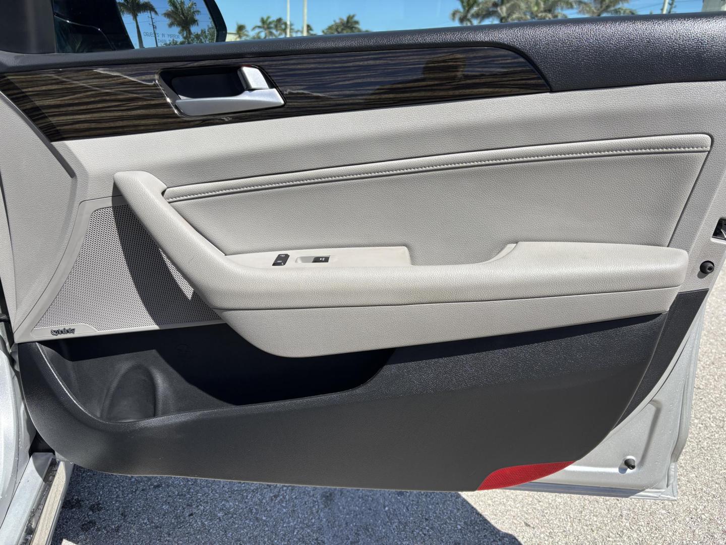 2016 SILVER HYUNDAI SONATA SPORT (5NPE34AF8GH) with an 2.4L engine, Automatic transmission, located at 11170 Summerlin Square Dr., Fort Myers Beach, FL, 33931, (239) 999-7777, 26.493546, -81.941628 - Photo#34