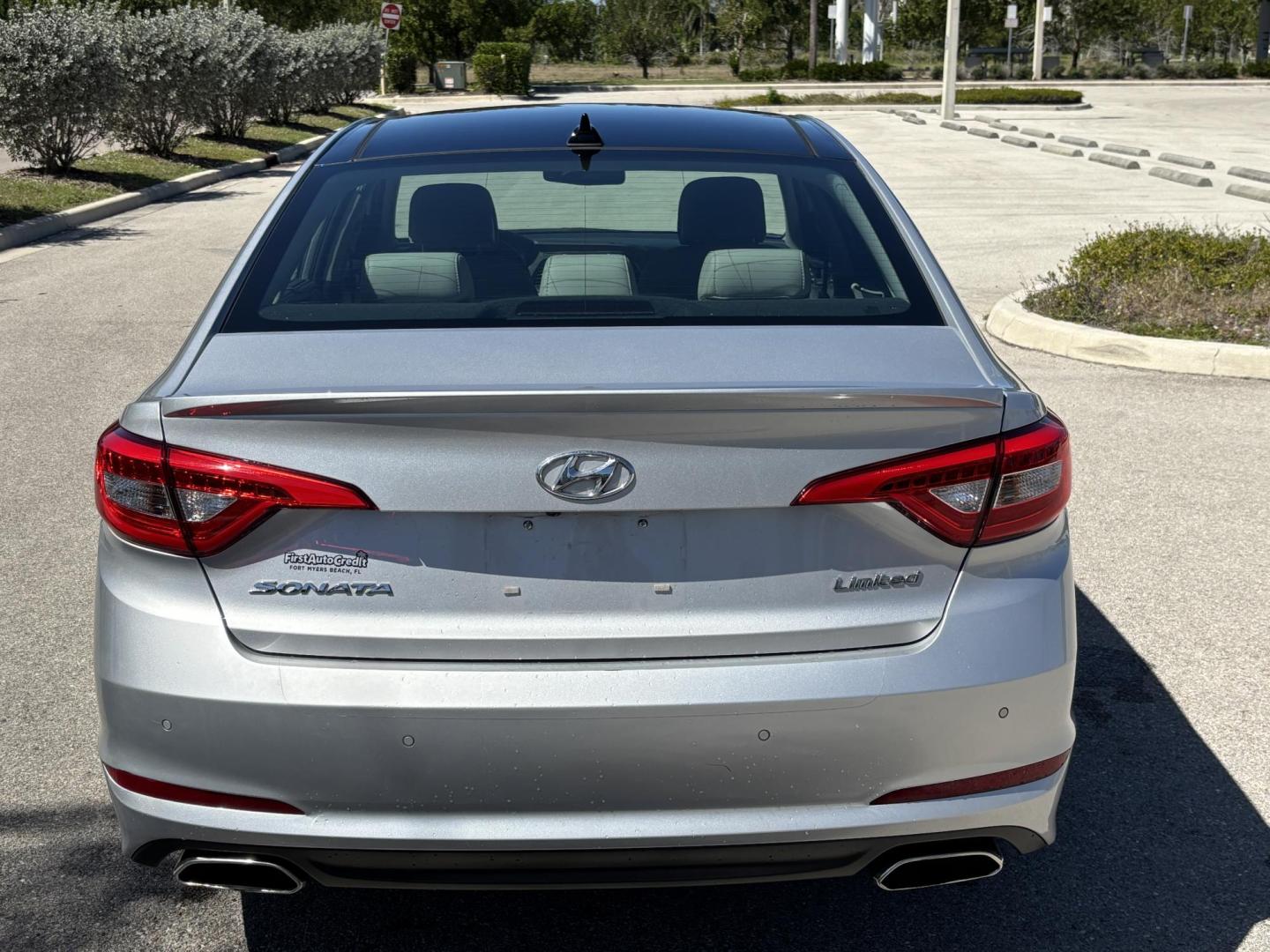 2016 SILVER HYUNDAI SONATA SPORT (5NPE34AF8GH) with an 2.4L engine, Automatic transmission, located at 11170 Summerlin Square Dr., Fort Myers Beach, FL, 33931, (239) 999-7777, 26.493546, -81.941628 - Photo#5