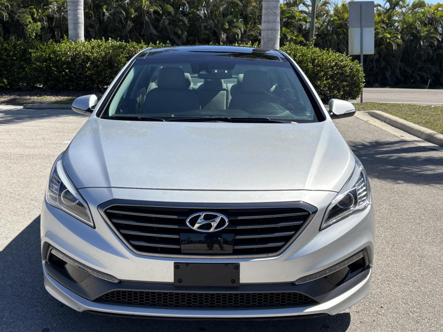 2016 SILVER HYUNDAI SONATA SPORT (5NPE34AF8GH) with an 2.4L engine, Automatic transmission, located at 11170 Summerlin Square Dr., Fort Myers Beach, FL, 33931, (239) 999-7777, 26.493546, -81.941628 - Photo#1