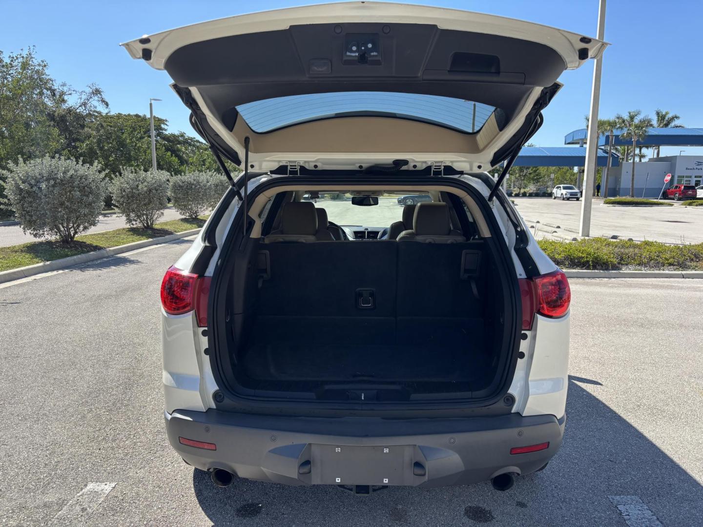 2012 WHITE /Tan Leather CHEVROLET TRAVERSE LTZ (1GNKVLED1CJ) with an 3.6L engine, Automatic transmission, located at 11170 Summerlin Square Dr., Fort Myers Beach, FL, 33931, (239) 999-7777, 26.493546, -81.941628 - Rear Entertainment Bucket Seats Mid Row 3rd Row - Photo#7