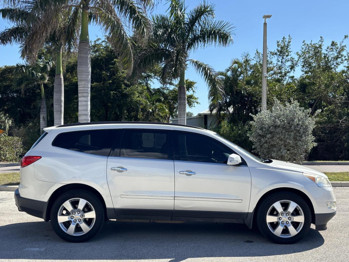 2012 WHITE /Tan Leather CHEVROLET TRAVERSE LTZ (1GNKVLED1CJ) with an 3.6L engine, Automatic transmission, located at 11170 Summerlin Square Dr., Fort Myers Beach, FL, 33931, (239) 999-7777, 26.493546, -81.941628 - Rear Entertainment Bucket Seats Mid Row 3rd Row - Photo#3