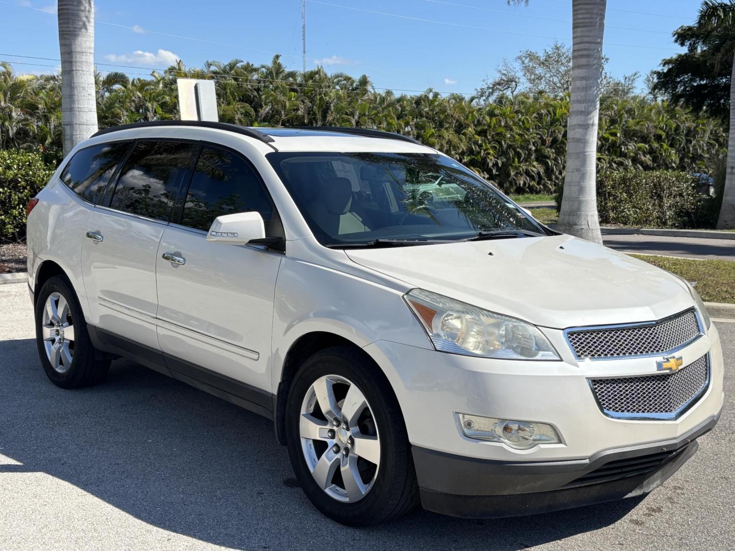 2012 WHITE /Tan Leather CHEVROLET TRAVERSE LTZ (1GNKVLED1CJ) with an 3.6L engine, Automatic transmission, located at 11170 Summerlin Square Dr., Fort Myers Beach, FL, 33931, (239) 999-7777, 26.493546, -81.941628 - Rear Entertainment Bucket Seats Mid Row 3rd Row - Photo#2