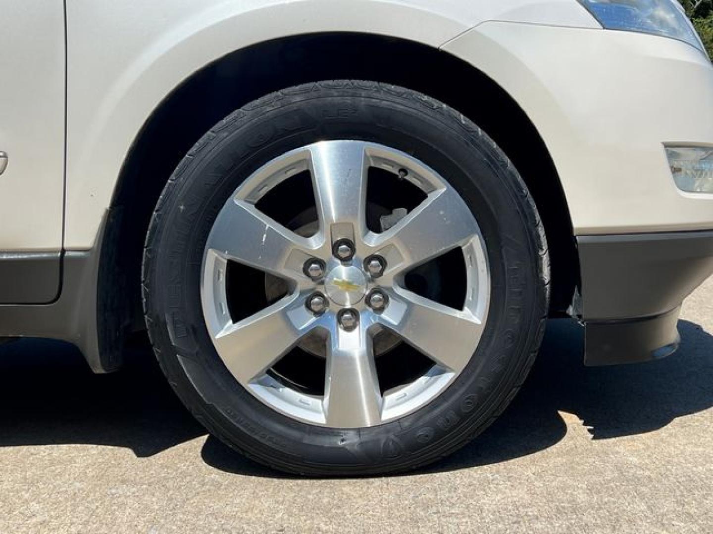 2012 WHITE /Tan Leather CHEVROLET TRAVERSE LTZ (1GNKVLED1CJ) with an 3.6L engine, Automatic transmission, located at 11170 Summerlin Square Dr., Fort Myers Beach, FL, 33931, (239) 999-7777, 26.493546, -81.941628 - Rear Entertainment Bucket Seats Mid Row 3rd Row - Photo#43