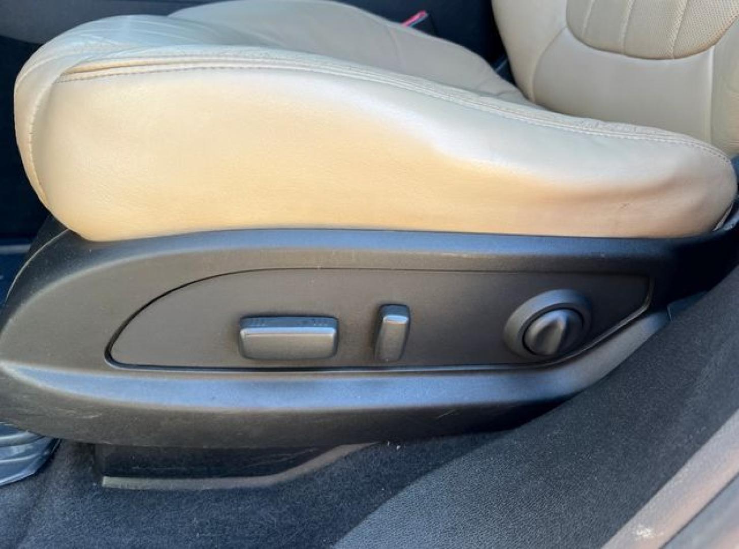 2012 WHITE /Tan Leather CHEVROLET TRAVERSE LTZ (1GNKVLED1CJ) with an 3.6L engine, Automatic transmission, located at 11170 Summerlin Square Dr., Fort Myers Beach, FL, 33931, (239) 999-7777, 26.493546, -81.941628 - Rear Entertainment Bucket Seats Mid Row 3rd Row - Photo#21