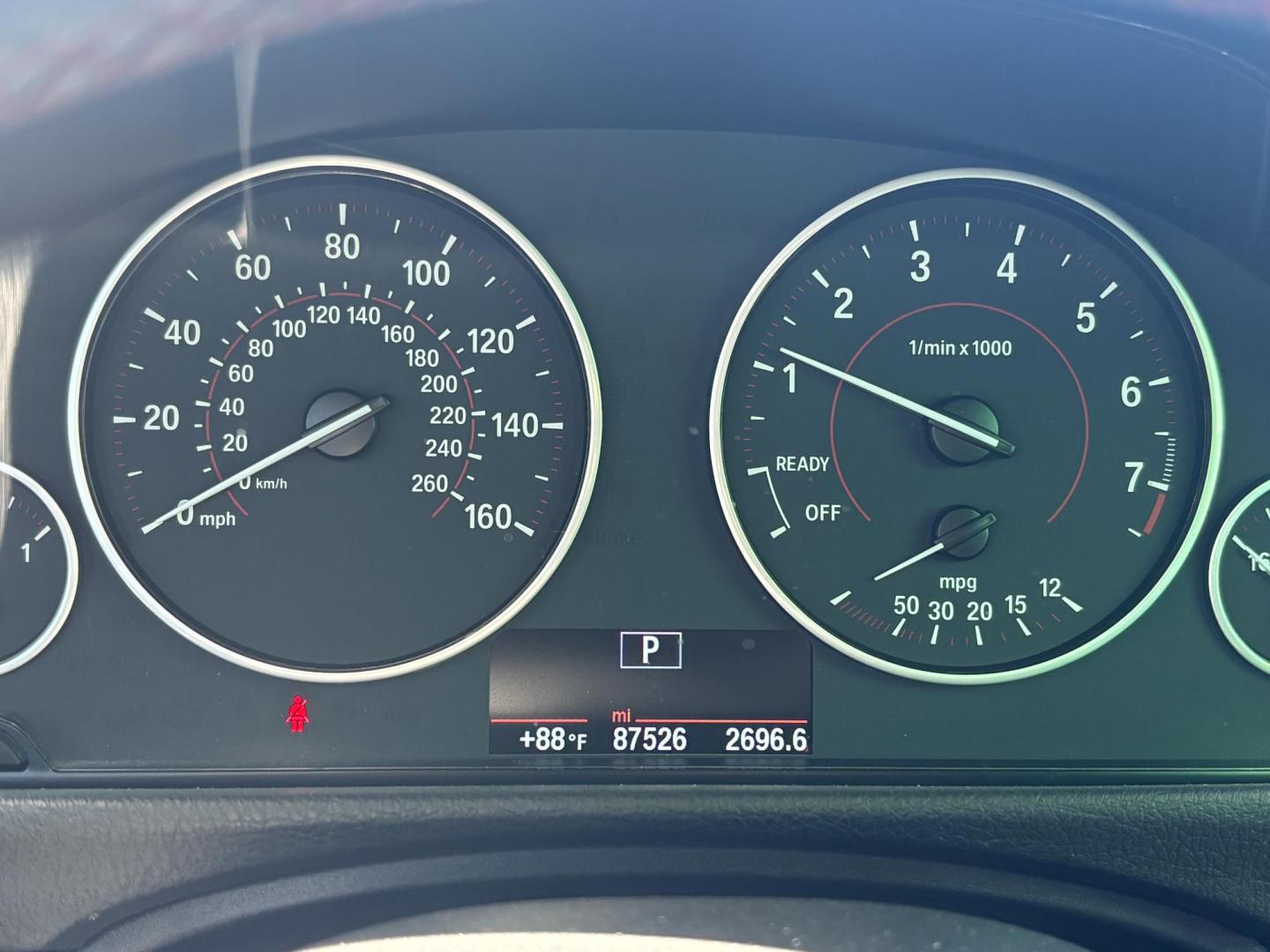 2014 WHITE /CHARCOAL BMW 3-Series 328i Sedan (WBA3A5C55EF) with an 2.0L L4 DOHC 16V engine, located at 11170 Summerlin Square Dr., Fort Myers Beach, FL, 33931, (239) 999-7777, 26.493546, -81.941628 - 2014 BMW 328i for Sale in Fort Myers Beach, FL – $12,900 Experience the perfect blend of luxury, style, and everyday drivability with this 2014 BMW 328i now available at First Auto Credit Fort Myers Beach. Finished in a sharp Pearl White exterior, this sporty luxury sedan has 87,310 miles and d - Photo#19