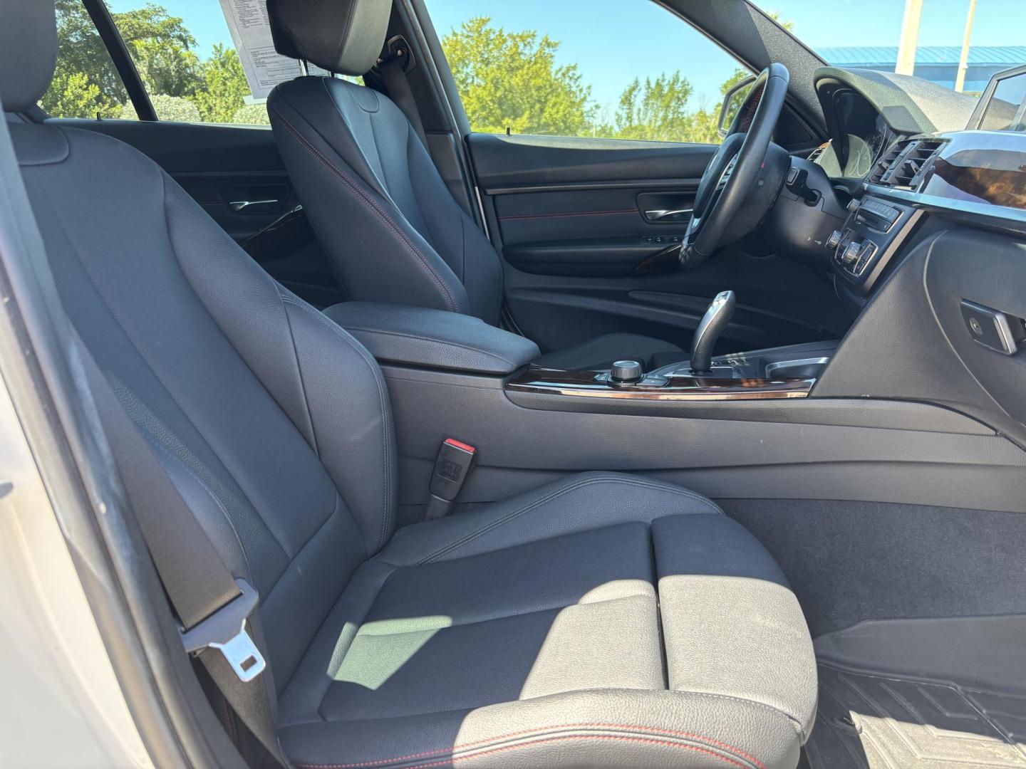 2014 WHITE /CHARCOAL BMW 3-Series 328i Sedan (WBA3A5C55EF) with an 2.0L L4 DOHC 16V engine, located at 11170 Summerlin Square Dr., Fort Myers Beach, FL, 33931, (239) 999-7777, 26.493546, -81.941628 - Photo#12