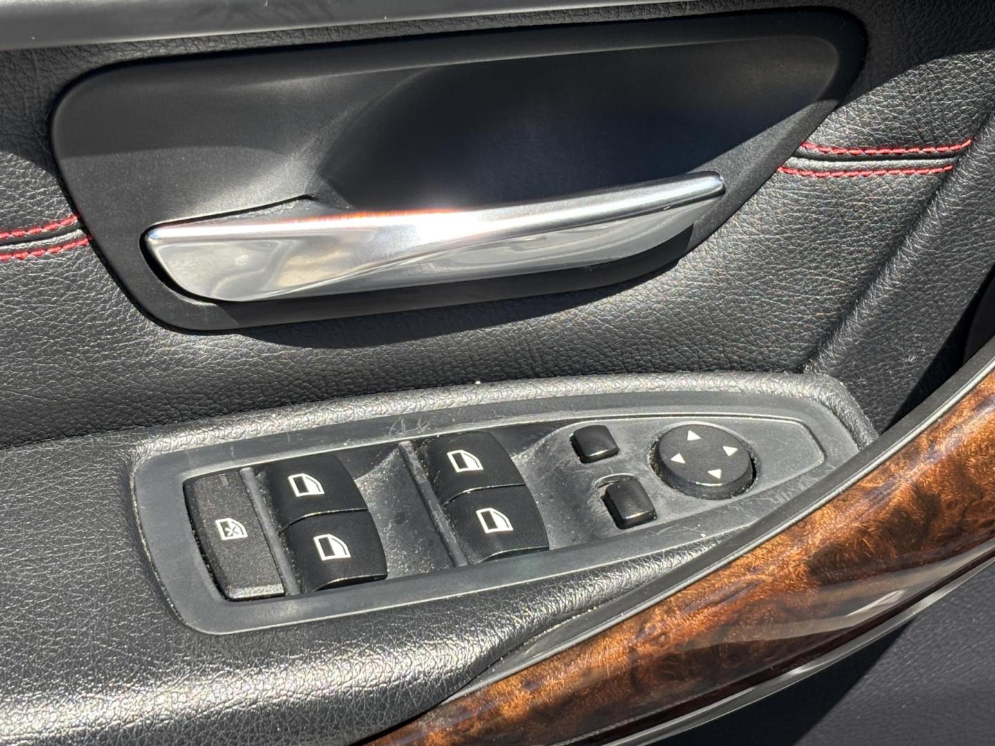 2014 WHITE /CHARCOAL BMW 3-Series 328i Sedan (WBA3A5C55EF) with an 2.0L L4 DOHC 16V engine, located at 11170 Summerlin Square Dr., Fort Myers Beach, FL, 33931, (239) 999-7777, 26.493546, -81.941628 - Photo#32