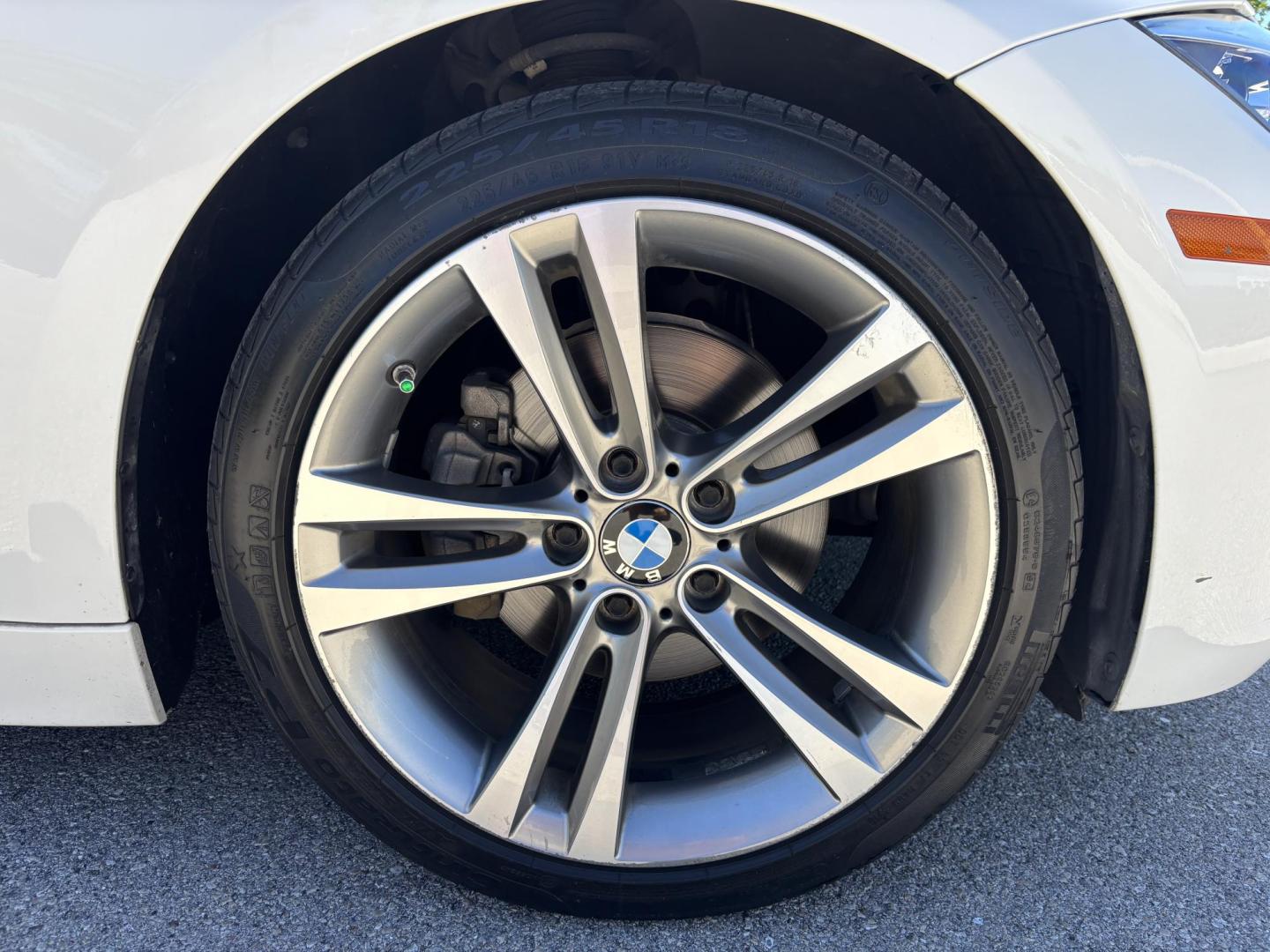 2014 WHITE /CHARCOAL BMW 3-Series 328i Sedan (WBA3A5C55EF) with an 2.0L L4 DOHC 16V engine, located at 11170 Summerlin Square Dr., Fort Myers Beach, FL, 33931, (239) 999-7777, 26.493546, -81.941628 - Photo#35