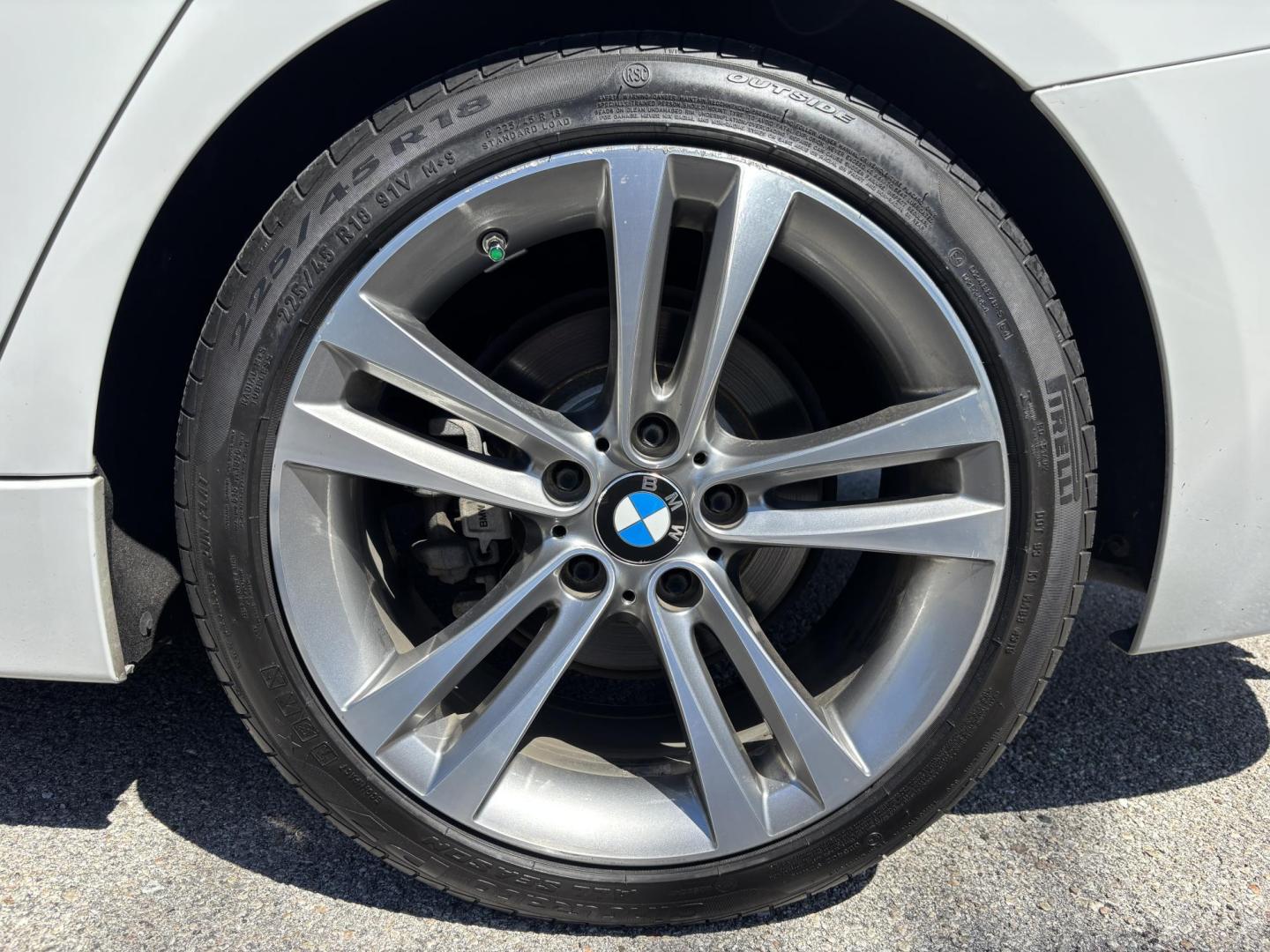 2014 WHITE /CHARCOAL BMW 3-Series 328i Sedan (WBA3A5C55EF) with an 2.0L L4 DOHC 16V engine, located at 11170 Summerlin Square Dr., Fort Myers Beach, FL, 33931, (239) 999-7777, 26.493546, -81.941628 - Photo#37