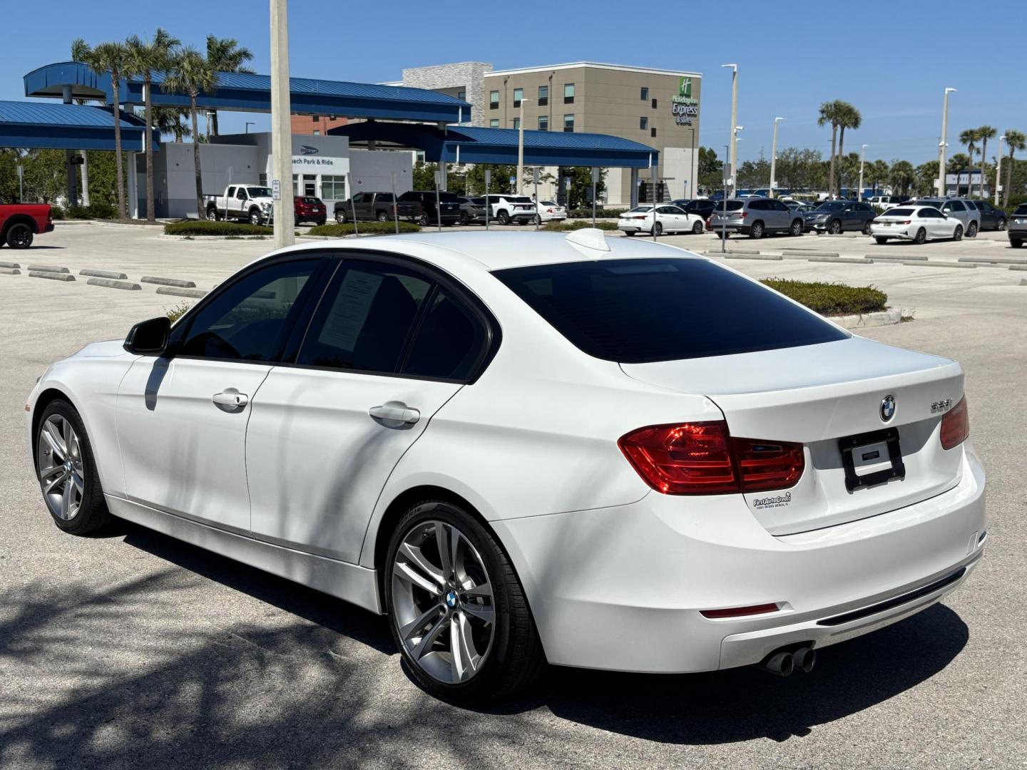 2014 WHITE /CHARCOAL BMW 3-Series 328i Sedan (WBA3A5C55EF) with an 2.0L L4 DOHC 16V engine, located at 11170 Summerlin Square Dr., Fort Myers Beach, FL, 33931, (239) 999-7777, 26.493546, -81.941628 - Photo#4