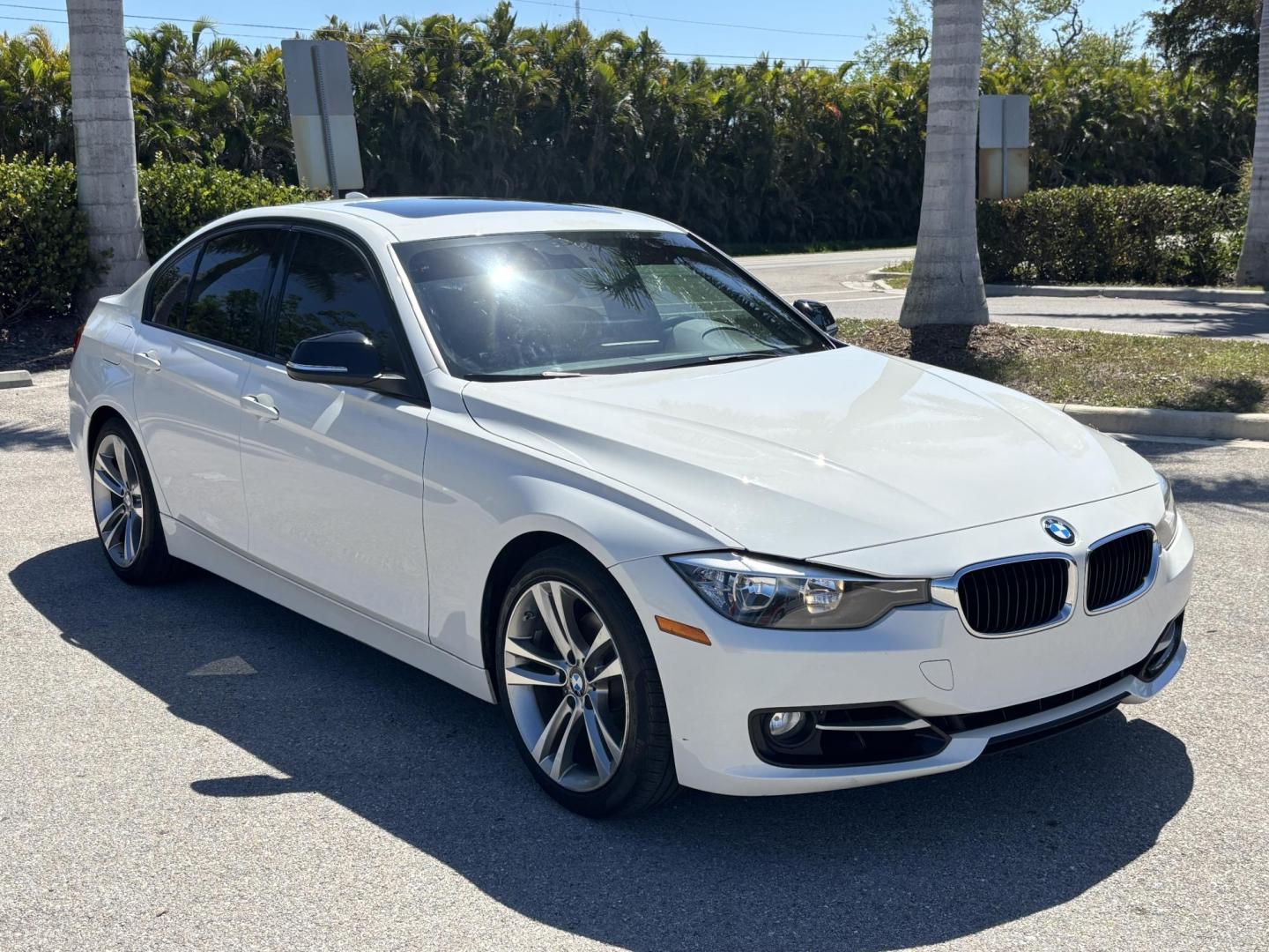 2014 WHITE /CHARCOAL BMW 3-Series 328i Sedan (WBA3A5C55EF) with an 2.0L L4 DOHC 16V engine, located at 11170 Summerlin Square Dr., Fort Myers Beach, FL, 33931, (239) 999-7777, 26.493546, -81.941628 - Photo#2