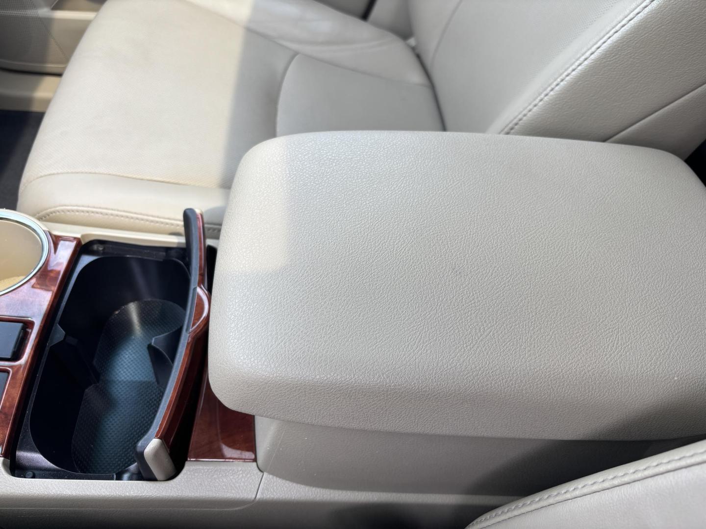 2012 GREEN /Tan Toyota Highlander Limited 4WD (5TDDK3EH1CS) with an 3.5L V6 DOHC 24V engine, 5-Speed Automatic transmission, located at 11170 Summerlin Square Dr., Fort Myers Beach, FL, 33931, (239) 999-7777, 26.493546, -81.941628 - Photo#26