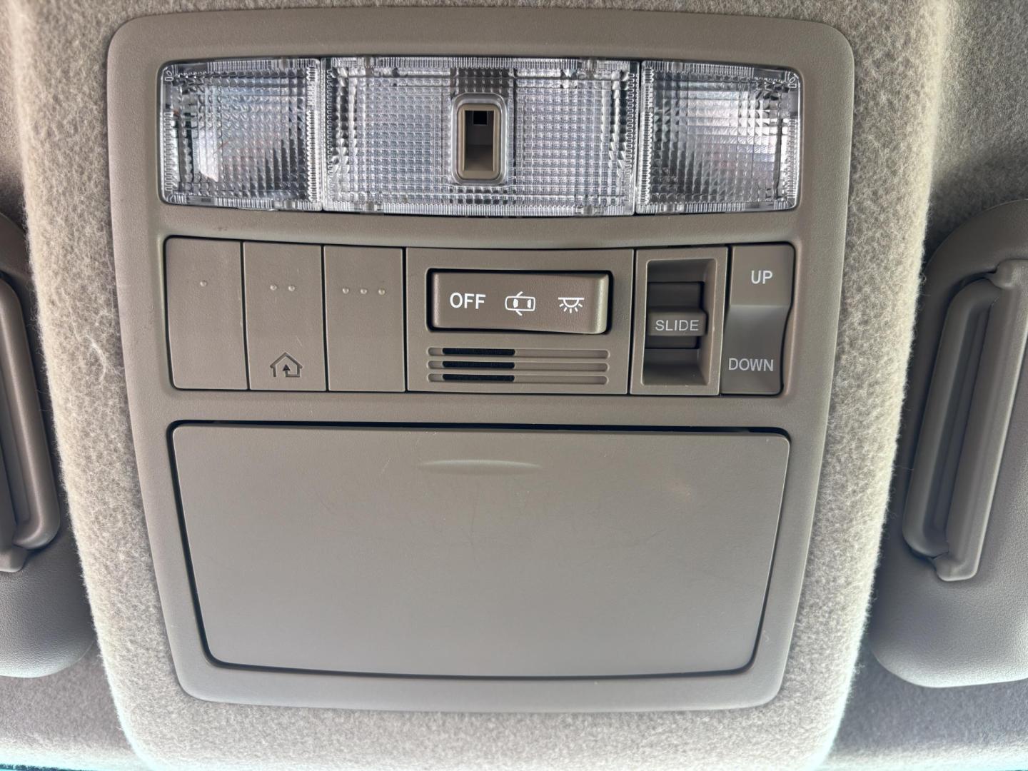 2012 GREEN /Tan Toyota Highlander Limited 4WD (5TDDK3EH1CS) with an 3.5L V6 DOHC 24V engine, 5-Speed Automatic transmission, located at 11170 Summerlin Square Dr., Fort Myers Beach, FL, 33931, (239) 999-7777, 26.493546, -81.941628 - Photo#19