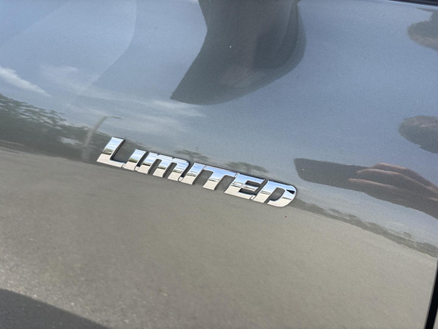 2012 GREEN /Tan Toyota Highlander Limited 4WD (5TDDK3EH1CS) with an 3.5L V6 DOHC 24V engine, 5-Speed Automatic transmission, located at 11170 Summerlin Square Dr., Fort Myers Beach, FL, 33931, (239) 999-7777, 26.493546, -81.941628 - Photo#53