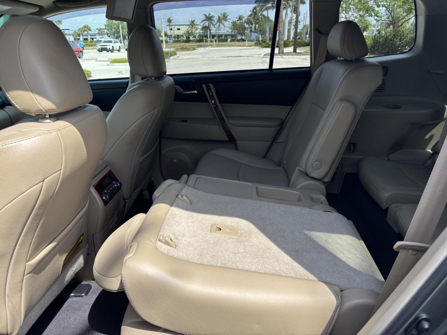 2012 GREEN /Tan Toyota Highlander Limited 4WD (5TDDK3EH1CS) with an 3.5L V6 DOHC 24V engine, 5-Speed Automatic transmission, located at 11170 Summerlin Square Dr., Fort Myers Beach, FL, 33931, (239) 999-7777, 26.493546, -81.941628 - Photo#35
