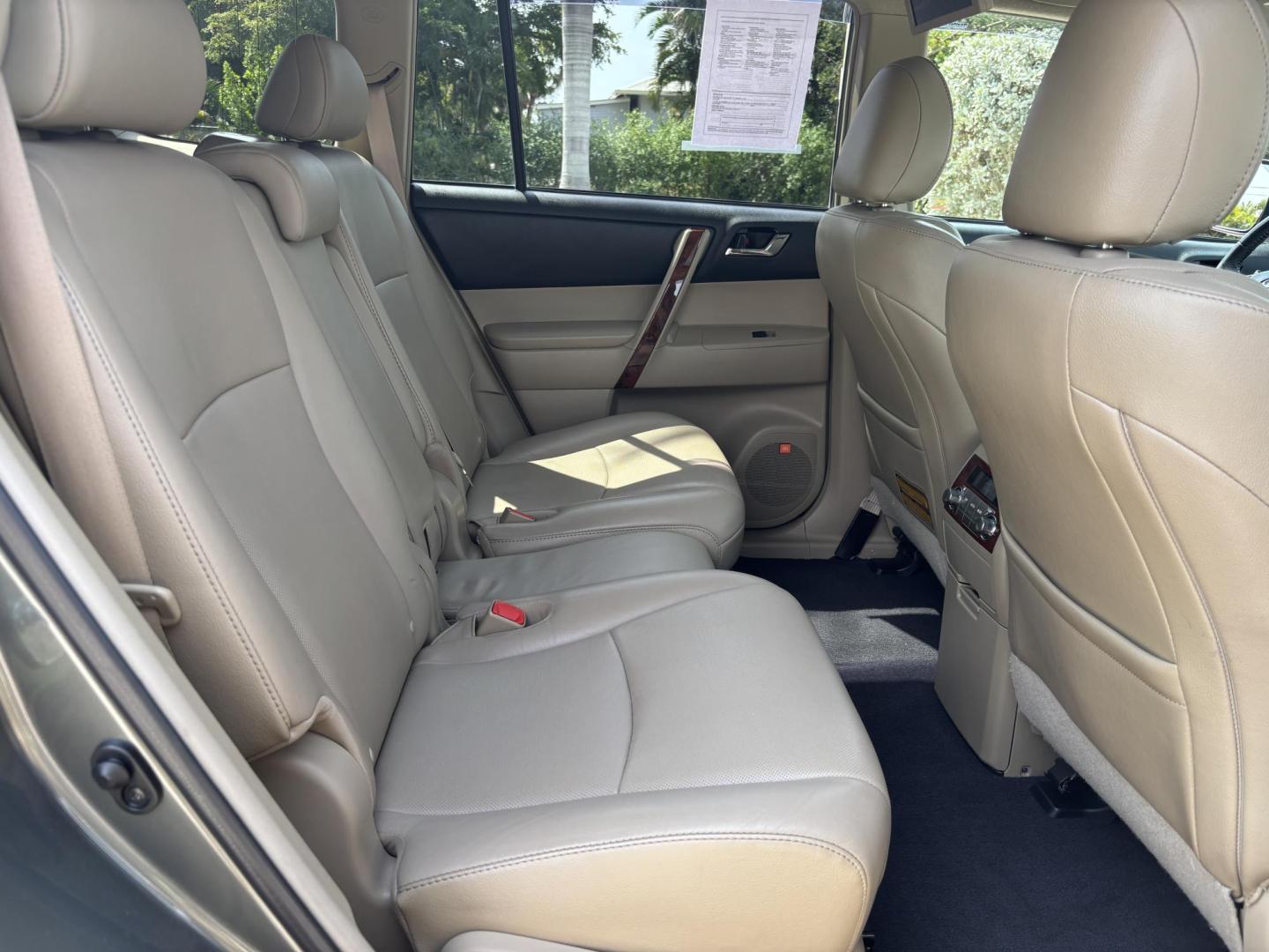 2012 GREEN /Tan Toyota Highlander Limited 4WD (5TDDK3EH1CS) with an 3.5L V6 DOHC 24V engine, 5-Speed Automatic transmission, located at 11170 Summerlin Square Dr., Fort Myers Beach, FL, 33931, (239) 999-7777, 26.493546, -81.941628 - Photo#29