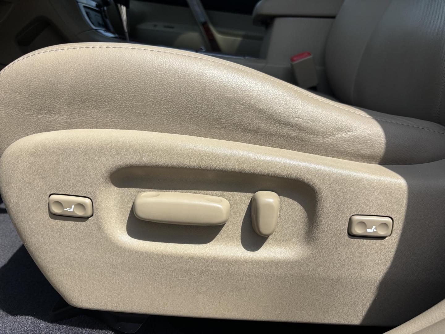 2012 GREEN /Tan Toyota Highlander Limited 4WD (5TDDK3EH1CS) with an 3.5L V6 DOHC 24V engine, 5-Speed Automatic transmission, located at 11170 Summerlin Square Dr., Fort Myers Beach, FL, 33931, (239) 999-7777, 26.493546, -81.941628 - Photo#18
