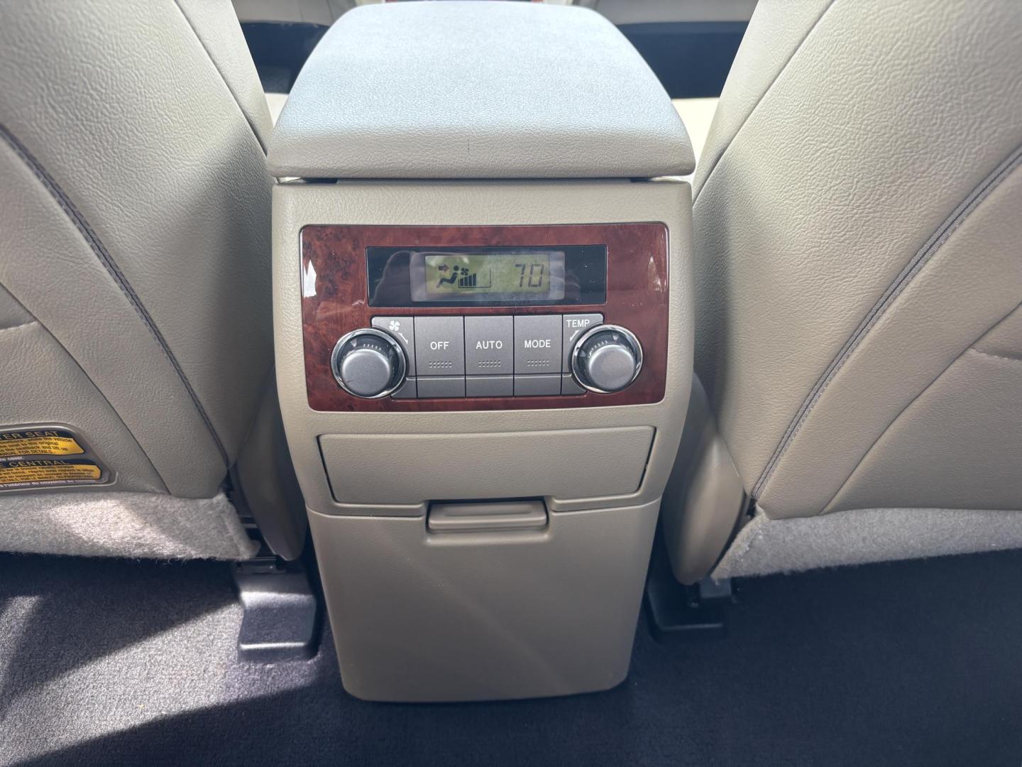 2012 GREEN /Tan Toyota Highlander Limited 4WD (5TDDK3EH1CS) with an 3.5L V6 DOHC 24V engine, 5-Speed Automatic transmission, located at 11170 Summerlin Square Dr., Fort Myers Beach, FL, 33931, (239) 999-7777, 26.493546, -81.941628 - Photo#33
