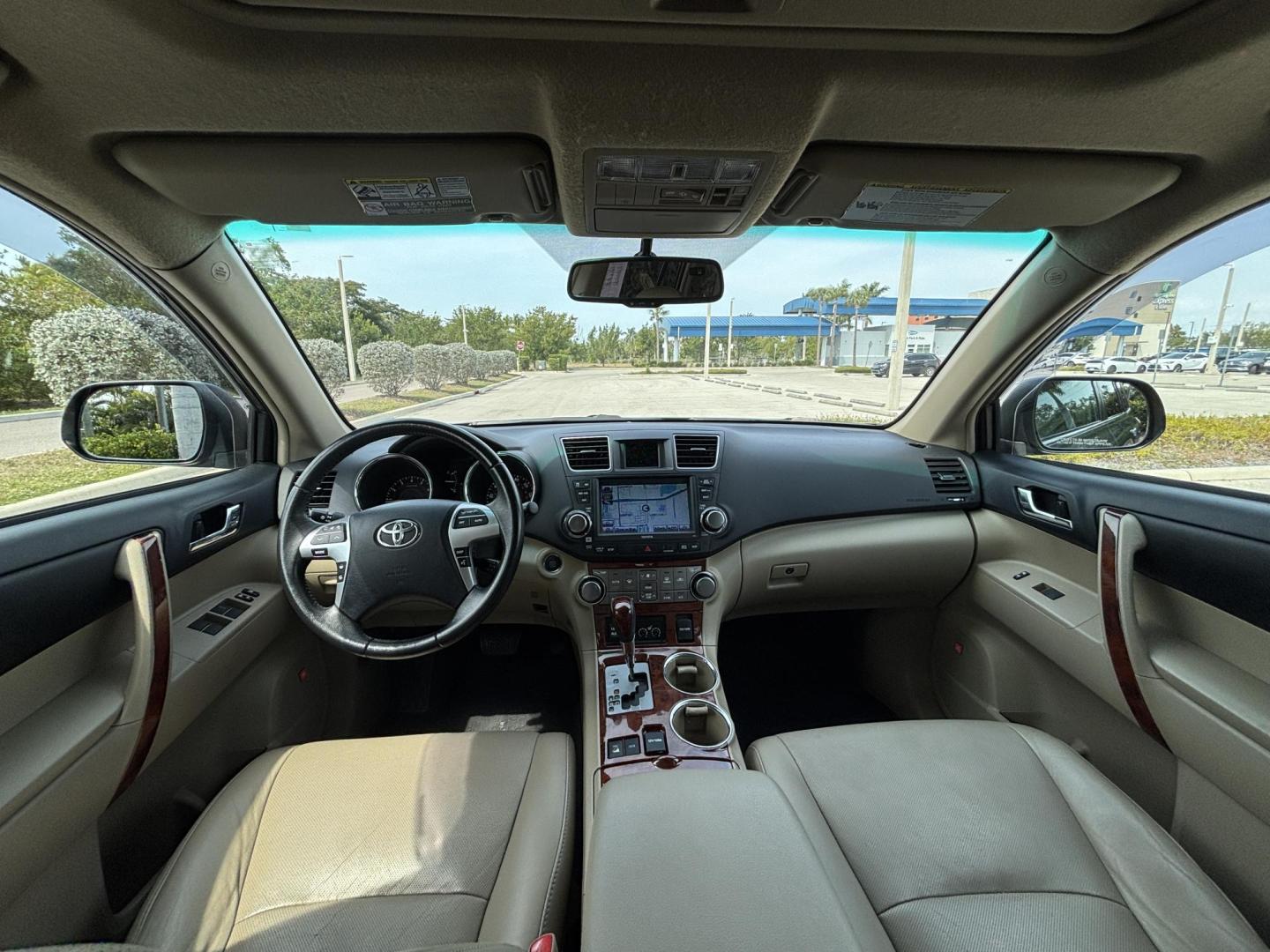 2012 GREEN /Tan Toyota Highlander Limited 4WD (5TDDK3EH1CS) with an 3.5L V6 DOHC 24V engine, 5-Speed Automatic transmission, located at 11170 Summerlin Square Dr., Fort Myers Beach, FL, 33931, (239) 999-7777, 26.493546, -81.941628 - Photo#11