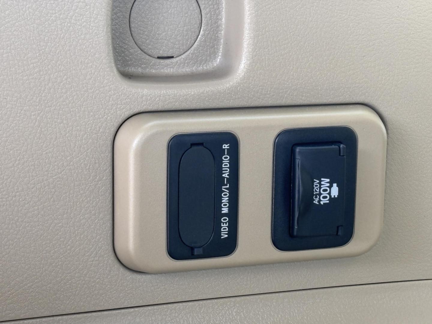 2012 GREEN /Tan Toyota Highlander Limited 4WD (5TDDK3EH1CS) with an 3.5L V6 DOHC 24V engine, 5-Speed Automatic transmission, located at 11170 Summerlin Square Dr., Fort Myers Beach, FL, 33931, (239) 999-7777, 26.493546, -81.941628 - Photo#38