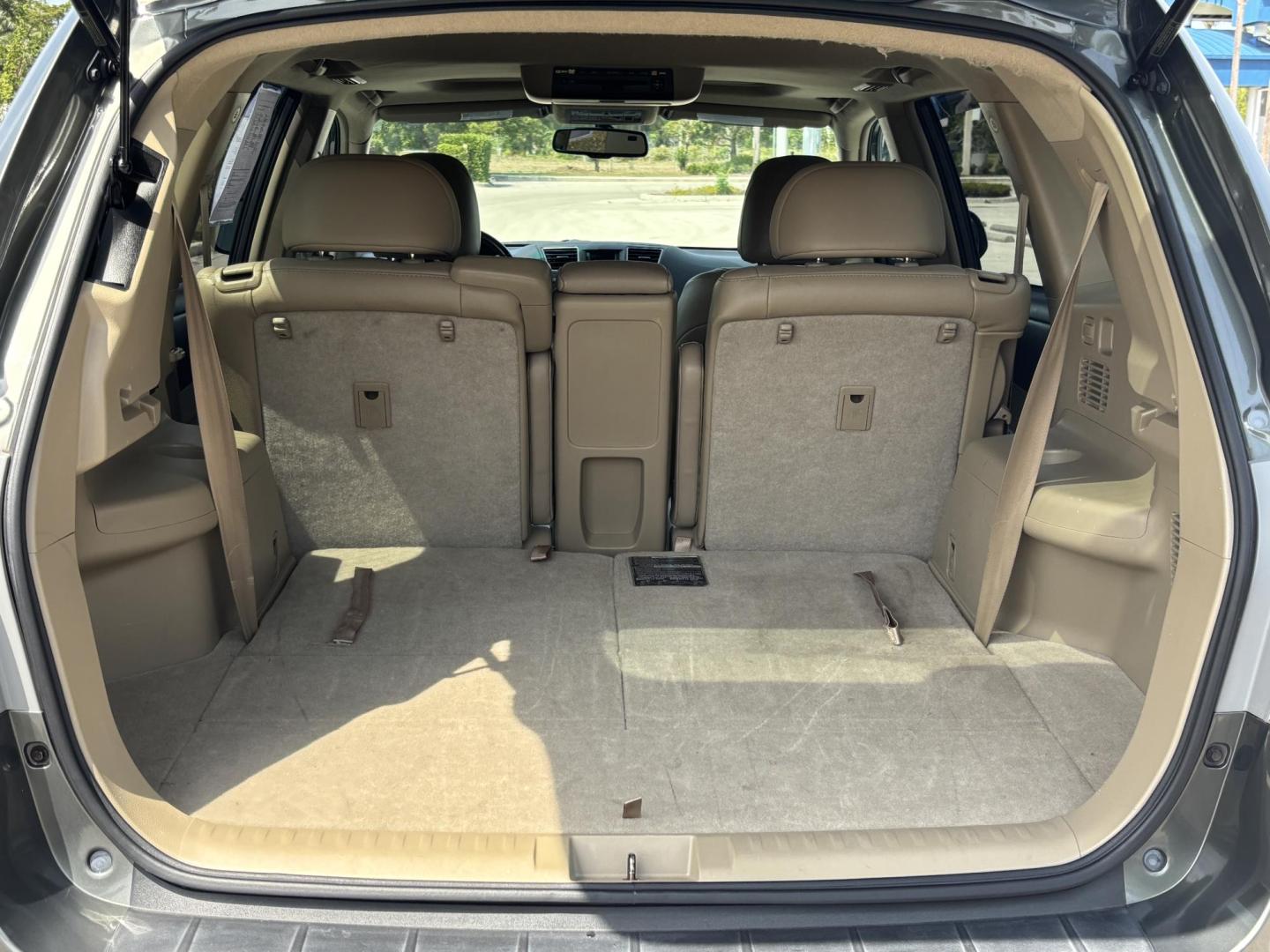 2012 GREEN /Tan Toyota Highlander Limited 4WD (5TDDK3EH1CS) with an 3.5L V6 DOHC 24V engine, 5-Speed Automatic transmission, located at 11170 Summerlin Square Dr., Fort Myers Beach, FL, 33931, (239) 999-7777, 26.493546, -81.941628 - Photo#41