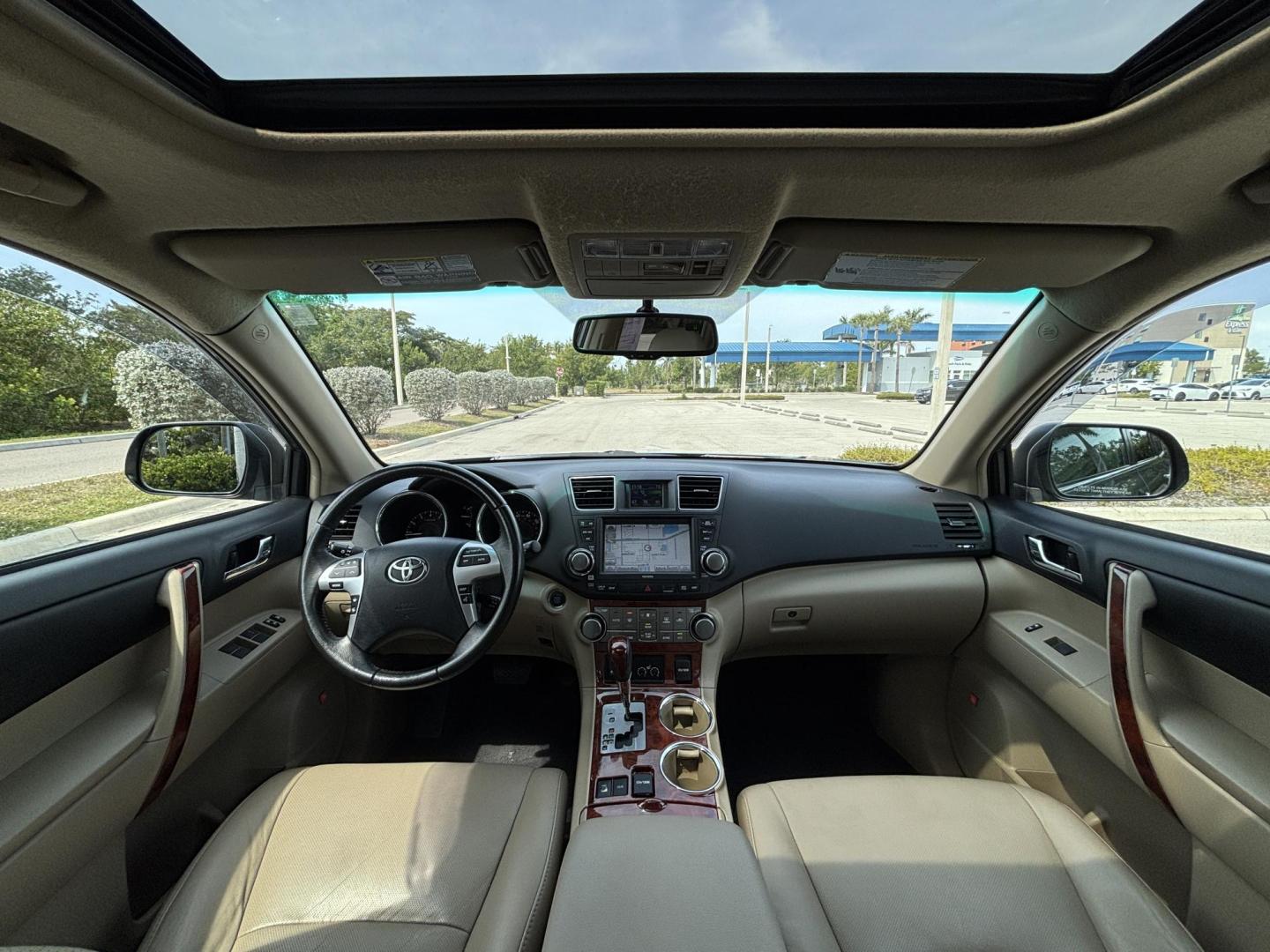 2012 GREEN /Tan Toyota Highlander Limited 4WD (5TDDK3EH1CS) with an 3.5L V6 DOHC 24V engine, 5-Speed Automatic transmission, located at 11170 Summerlin Square Dr., Fort Myers Beach, FL, 33931, (239) 999-7777, 26.493546, -81.941628 - Photo#9