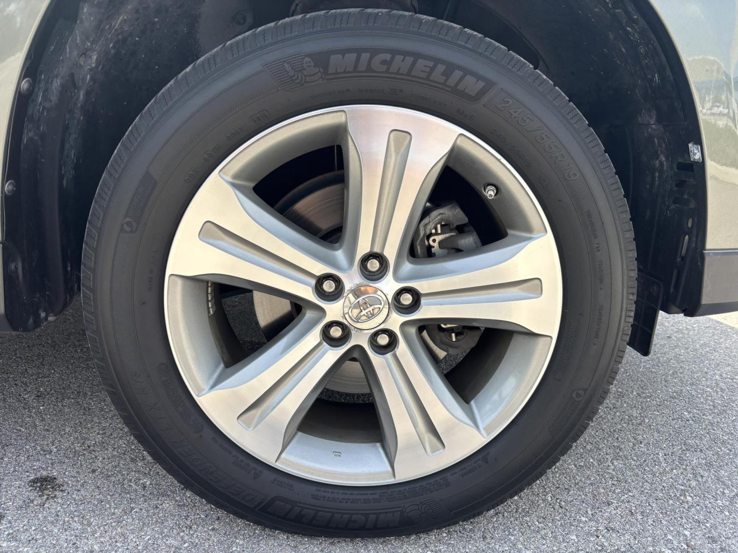 2012 GREEN /Tan Toyota Highlander Limited 4WD (5TDDK3EH1CS) with an 3.5L V6 DOHC 24V engine, 5-Speed Automatic transmission, located at 11170 Summerlin Square Dr., Fort Myers Beach, FL, 33931, (239) 999-7777, 26.493546, -81.941628 - Photo#49