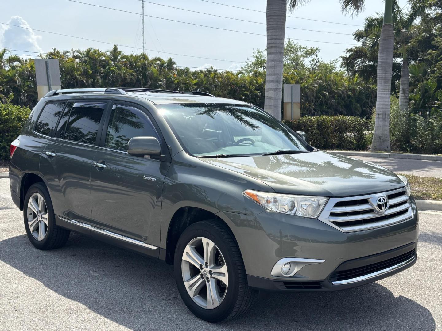 2012 GREEN /Tan Toyota Highlander Limited 4WD (5TDDK3EH1CS) with an 3.5L V6 DOHC 24V engine, 5-Speed Automatic transmission, located at 11170 Summerlin Square Dr., Fort Myers Beach, FL, 33931, (239) 999-7777, 26.493546, -81.941628 - Photo#2