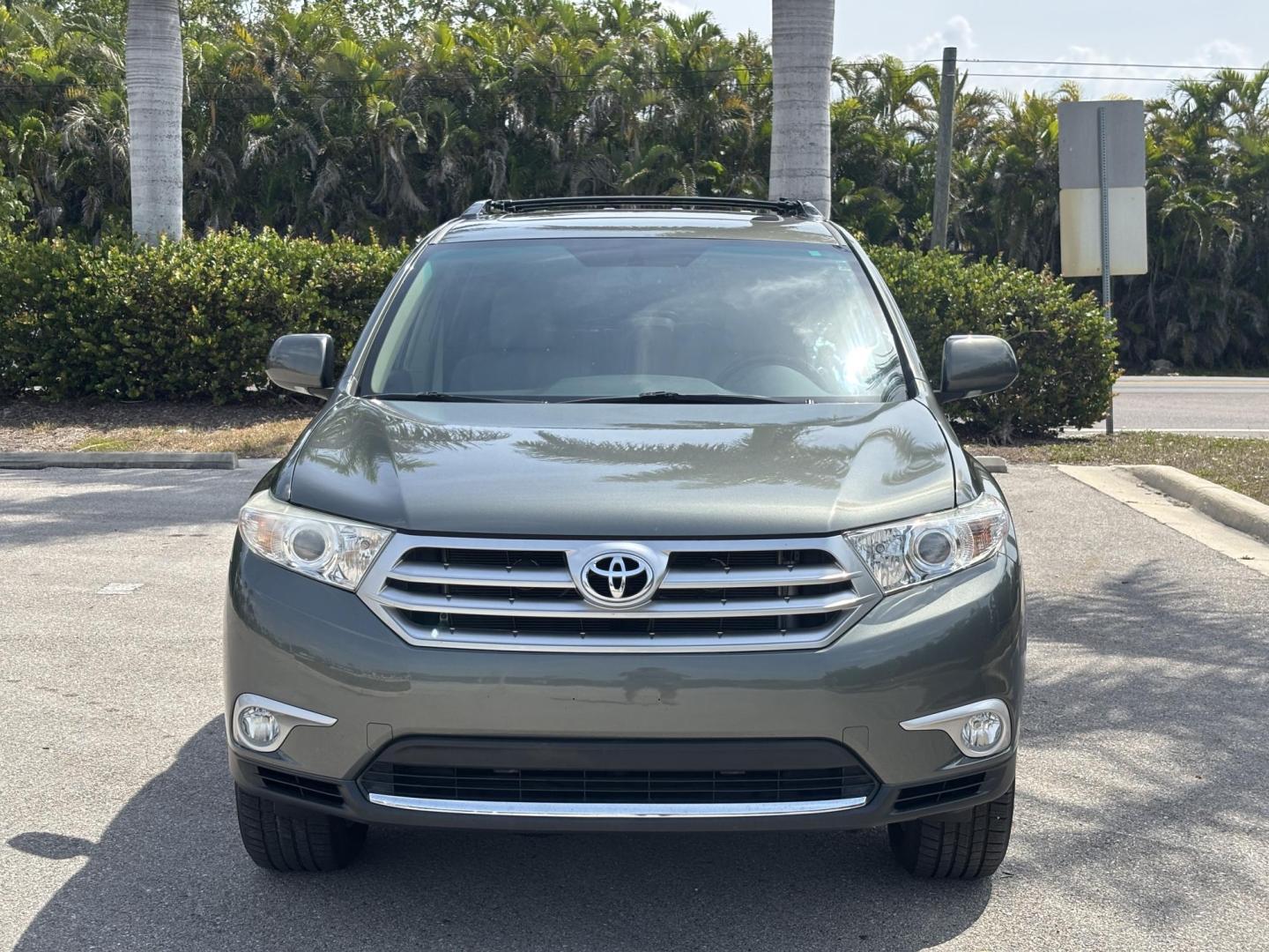 2012 GREEN /Tan Toyota Highlander Limited 4WD (5TDDK3EH1CS) with an 3.5L V6 DOHC 24V engine, 5-Speed Automatic transmission, located at 11170 Summerlin Square Dr., Fort Myers Beach, FL, 33931, (239) 999-7777, 26.493546, -81.941628 - Photo#1