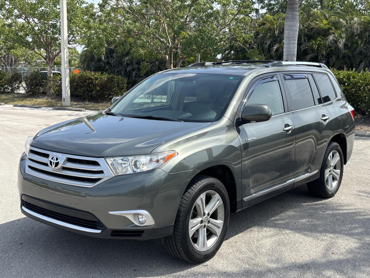 2012 GREEN /Tan Toyota Highlander Limited 4WD (5TDDK3EH1CS) with an 3.5L V6 DOHC 24V engine, 5-Speed Automatic transmission, located at 11170 Summerlin Square Dr., Fort Myers Beach, FL, 33931, (239) 999-7777, 26.493546, -81.941628 - Photo#0