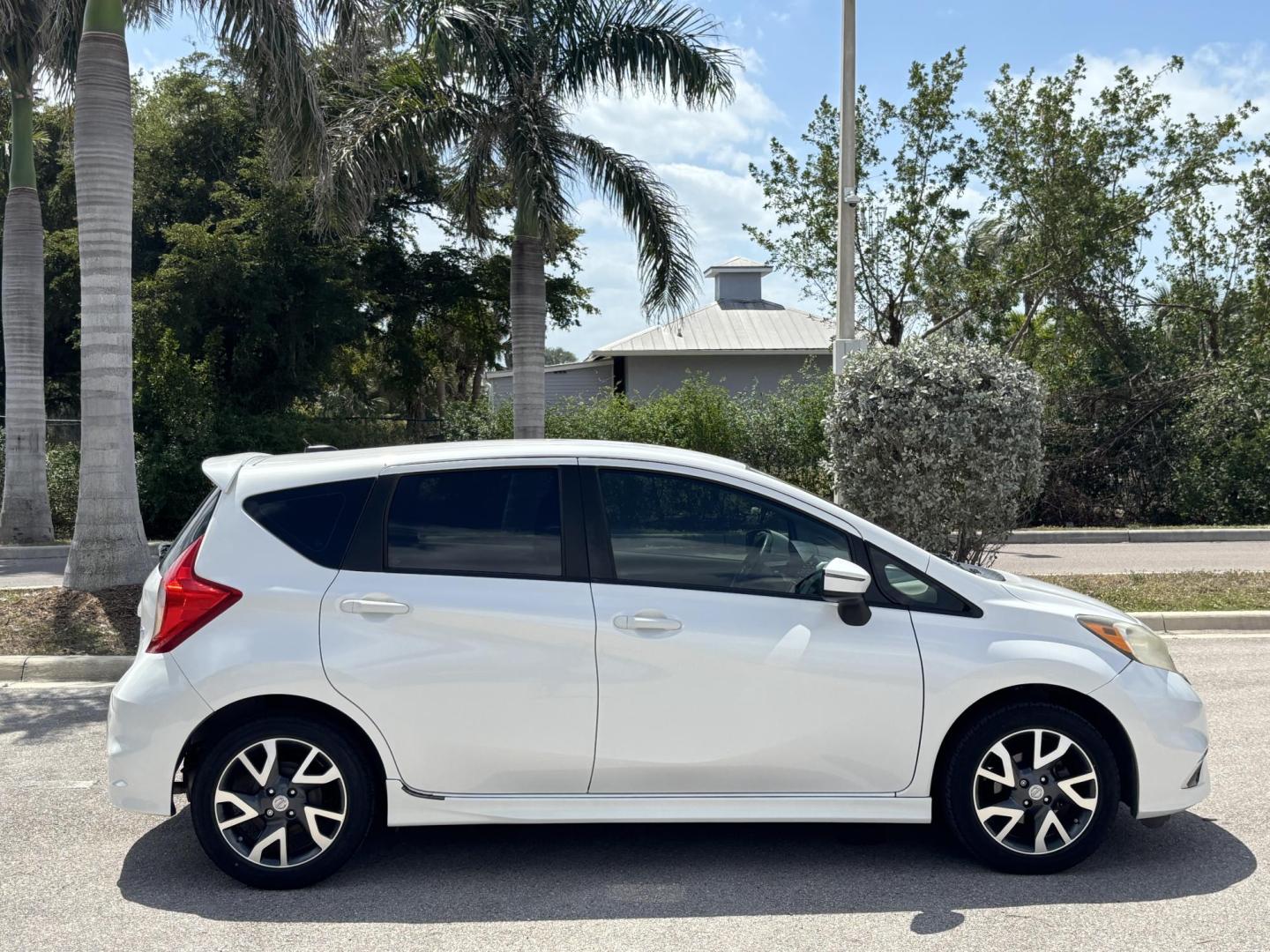 2015 WHITE /BLACK Nissan Versa Note S 5MT (3N1CE2CP4FL) with an 1.6L L4 DOHC 16V engine, CVT transmission, located at 11170 Summerlin Square Dr., Fort Myers Beach, FL, 33931, (239) 999-7777, 26.493546, -81.941628 - We have financing available and we accept trades! Fill out a credit application on our website or come by today! If you have any questions, give us a call at (239) 999 - 7777 or visit our website at firstautocredit.com. 11170 Summerlin Square Dr, Fort Myers Beach, FL 33931 Maintenance inspe - Photo#7