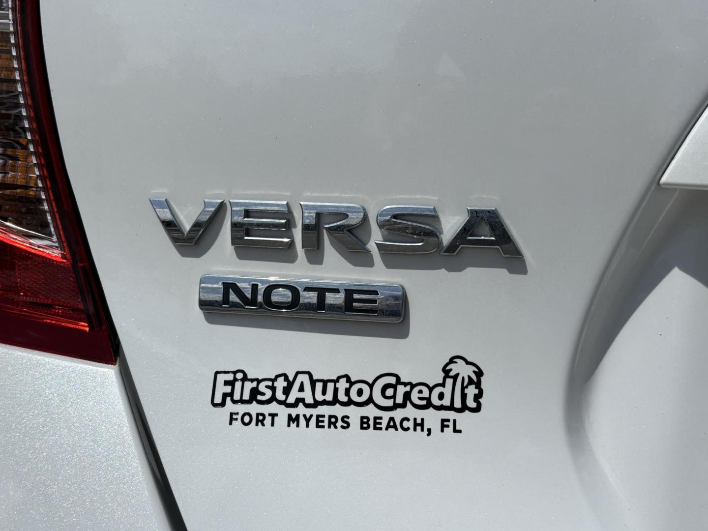 2015 WHITE /BLACK Nissan Versa Note S 5MT (3N1CE2CP4FL) with an 1.6L L4 DOHC 16V engine, CVT transmission, located at 11170 Summerlin Square Dr., Fort Myers Beach, FL, 33931, (239) 999-7777, 26.493546, -81.941628 - We have financing available and we accept trades! Fill out a credit application on our website or come by today! If you have any questions, give us a call at (239) 999 - 7777 or visit our website at firstautocredit.com. 11170 Summerlin Square Dr, Fort Myers Beach, FL 33931 Maintenance inspe - Photo#34