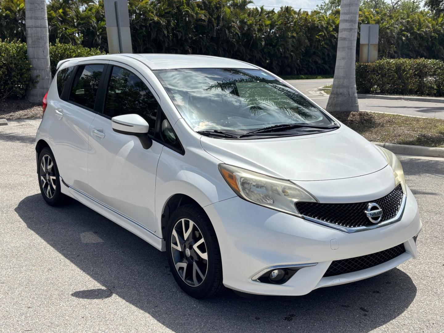 2015 WHITE /BLACK Nissan Versa Note S 5MT (3N1CE2CP4FL) with an 1.6L L4 DOHC 16V engine, CVT transmission, located at 11170 Summerlin Square Dr., Fort Myers Beach, FL, 33931, (239) 999-7777, 26.493546, -81.941628 - We have financing available and we accept trades! Fill out a credit application on our website or come by today! If you have any questions, give us a call at (239) 999 - 7777 or visit our website at firstautocredit.com. 11170 Summerlin Square Dr, Fort Myers Beach, FL 33931 Maintenance inspe - Photo#2