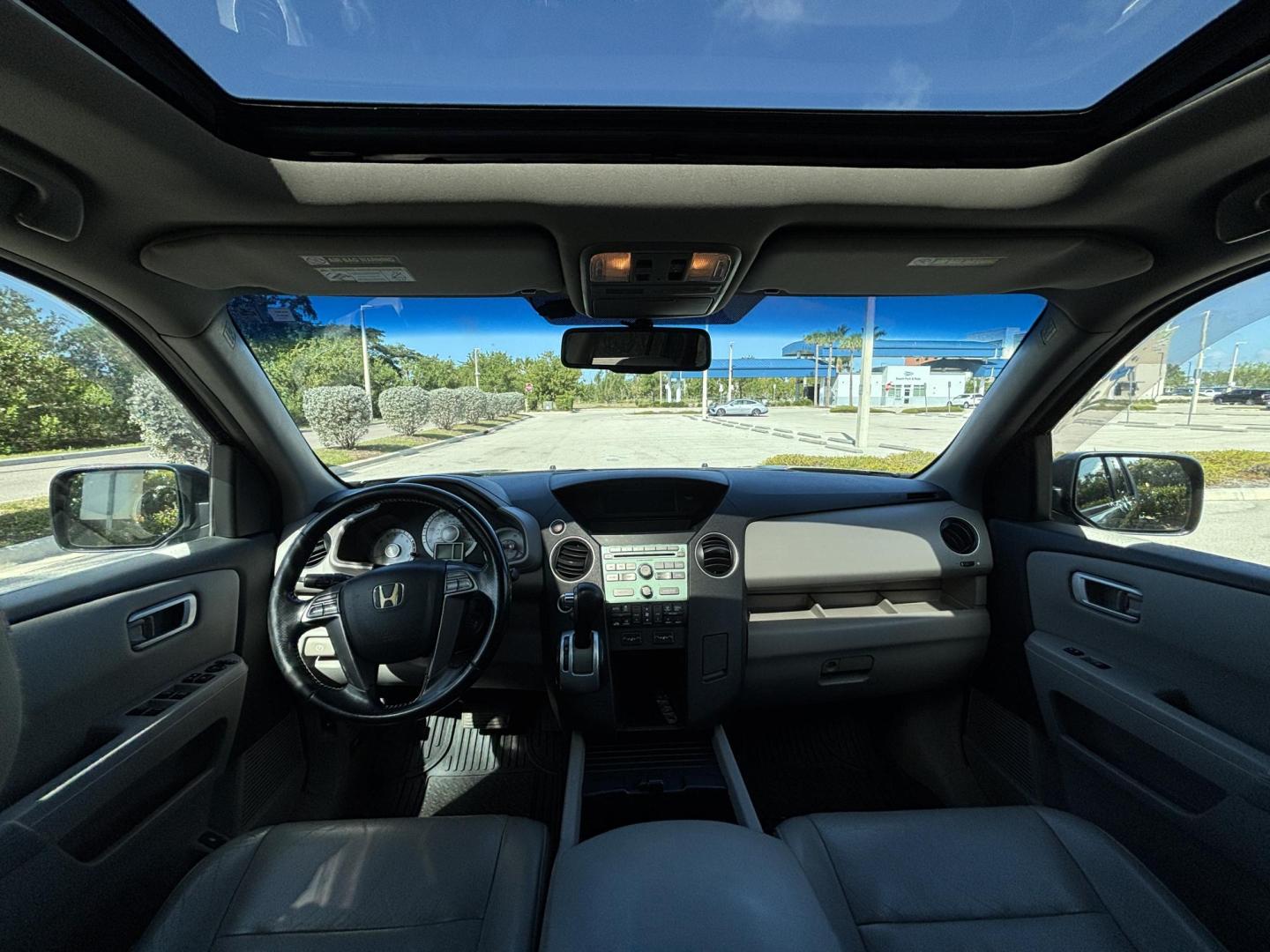 2010 GREEN Honda Pilot EX-L 4WD 5-Spd AT (5FNYF4H57AB) with an 3.5L V6 SOHC 24V engine, 5-Speed Automatic transmission, located at 11170 Summerlin Square Dr., Fort Myers Beach, FL, 33931, (239) 999-7777, 26.493546, -81.941628 - Photo#8
