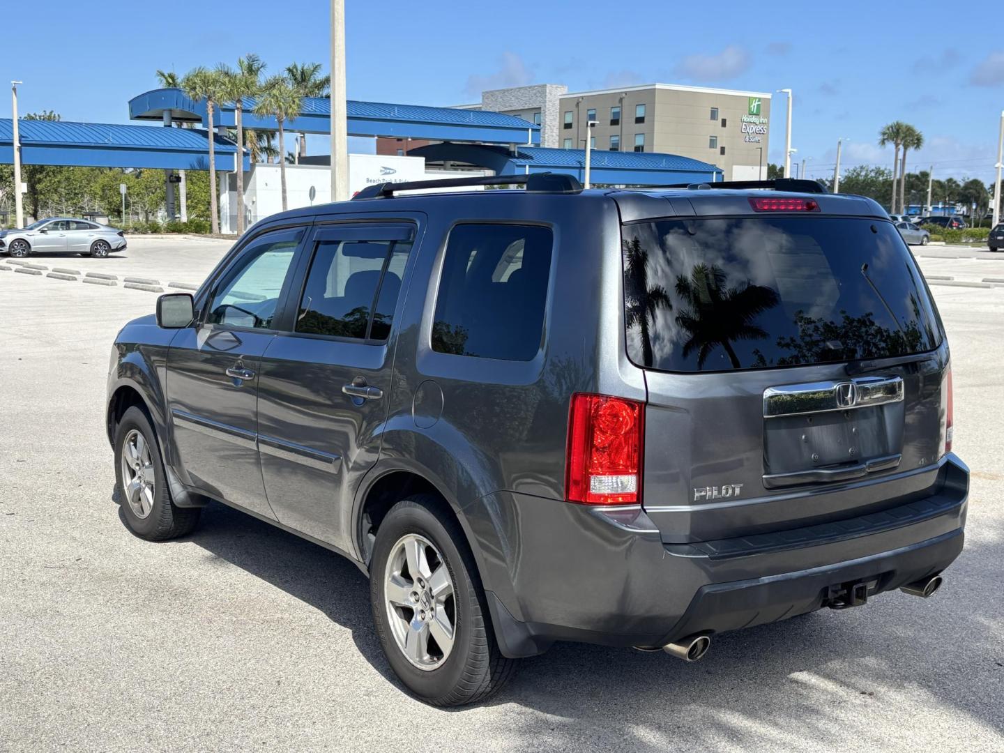 2010 GREEN Honda Pilot EX-L 4WD 5-Spd AT (5FNYF4H57AB) with an 3.5L V6 SOHC 24V engine, 5-Speed Automatic transmission, located at 11170 Summerlin Square Dr., Fort Myers Beach, FL, 33931, (239) 999-7777, 26.493546, -81.941628 - Photo#4