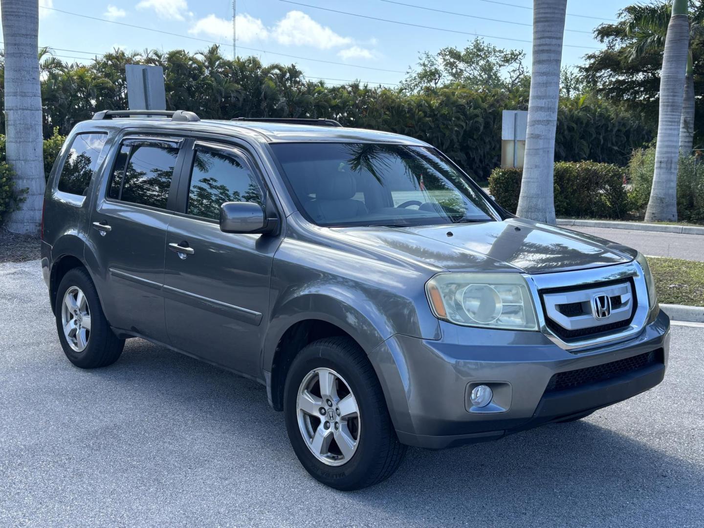 2010 GREEN Honda Pilot EX-L 4WD 5-Spd AT (5FNYF4H57AB) with an 3.5L V6 SOHC 24V engine, 5-Speed Automatic transmission, located at 11170 Summerlin Square Dr., Fort Myers Beach, FL, 33931, (239) 999-7777, 26.493546, -81.941628 - Photo#2
