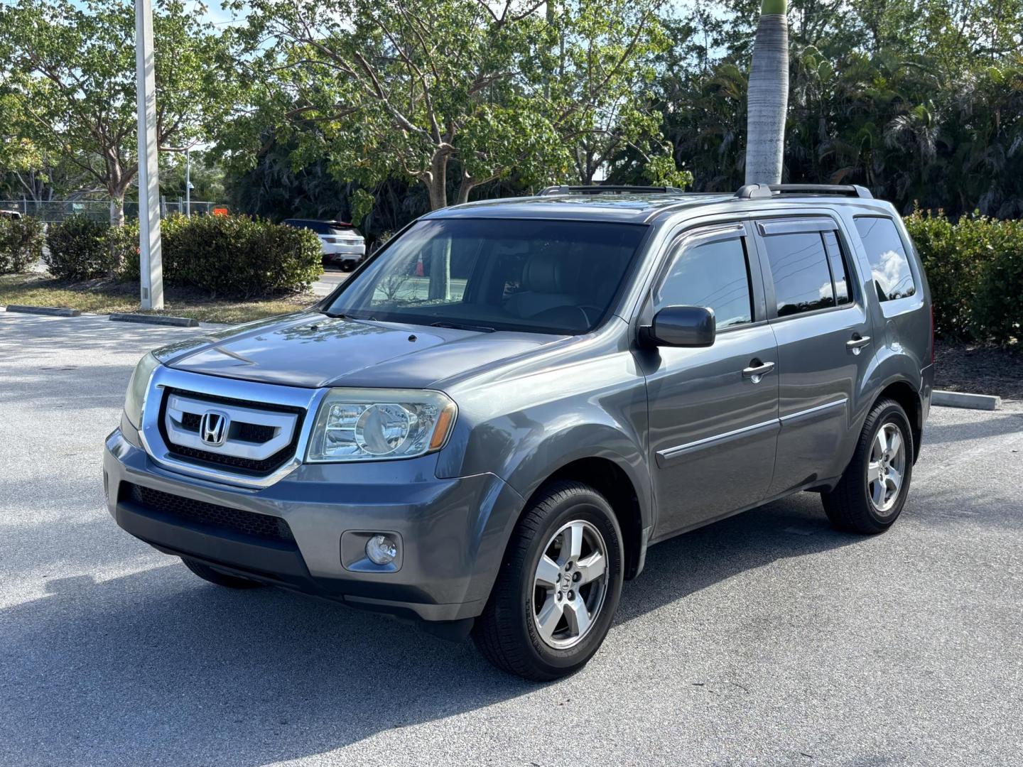 2010 GREEN Honda Pilot EX-L 4WD 5-Spd AT (5FNYF4H57AB) with an 3.5L V6 SOHC 24V engine, 5-Speed Automatic transmission, located at 11170 Summerlin Square Dr., Fort Myers Beach, FL, 33931, (239) 999-7777, 26.493546, -81.941628 - Photo#0
